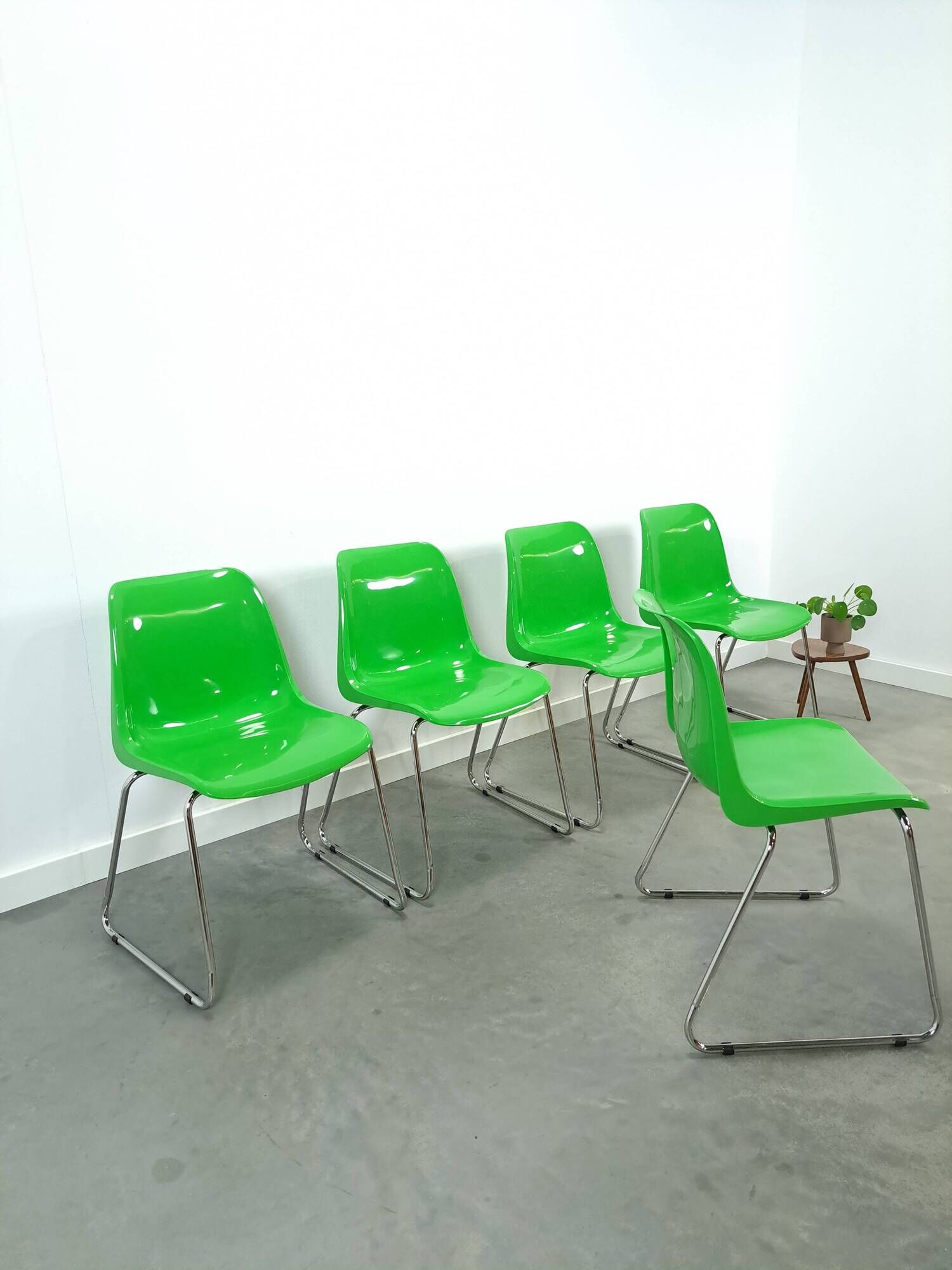 Set groene kunststof chromen buisframe stoelen Helmut Starke Zweden