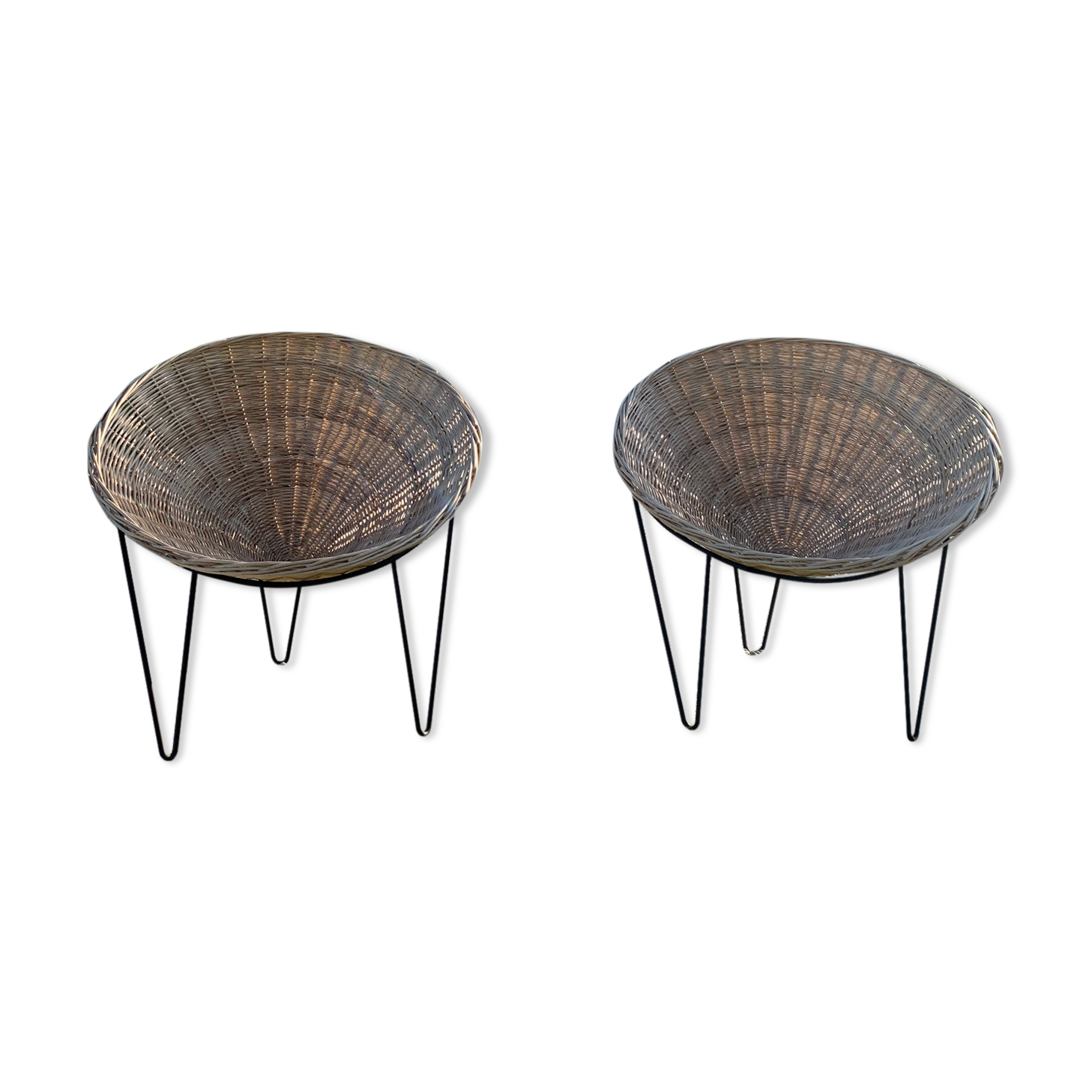 Pair of wicker armchairs