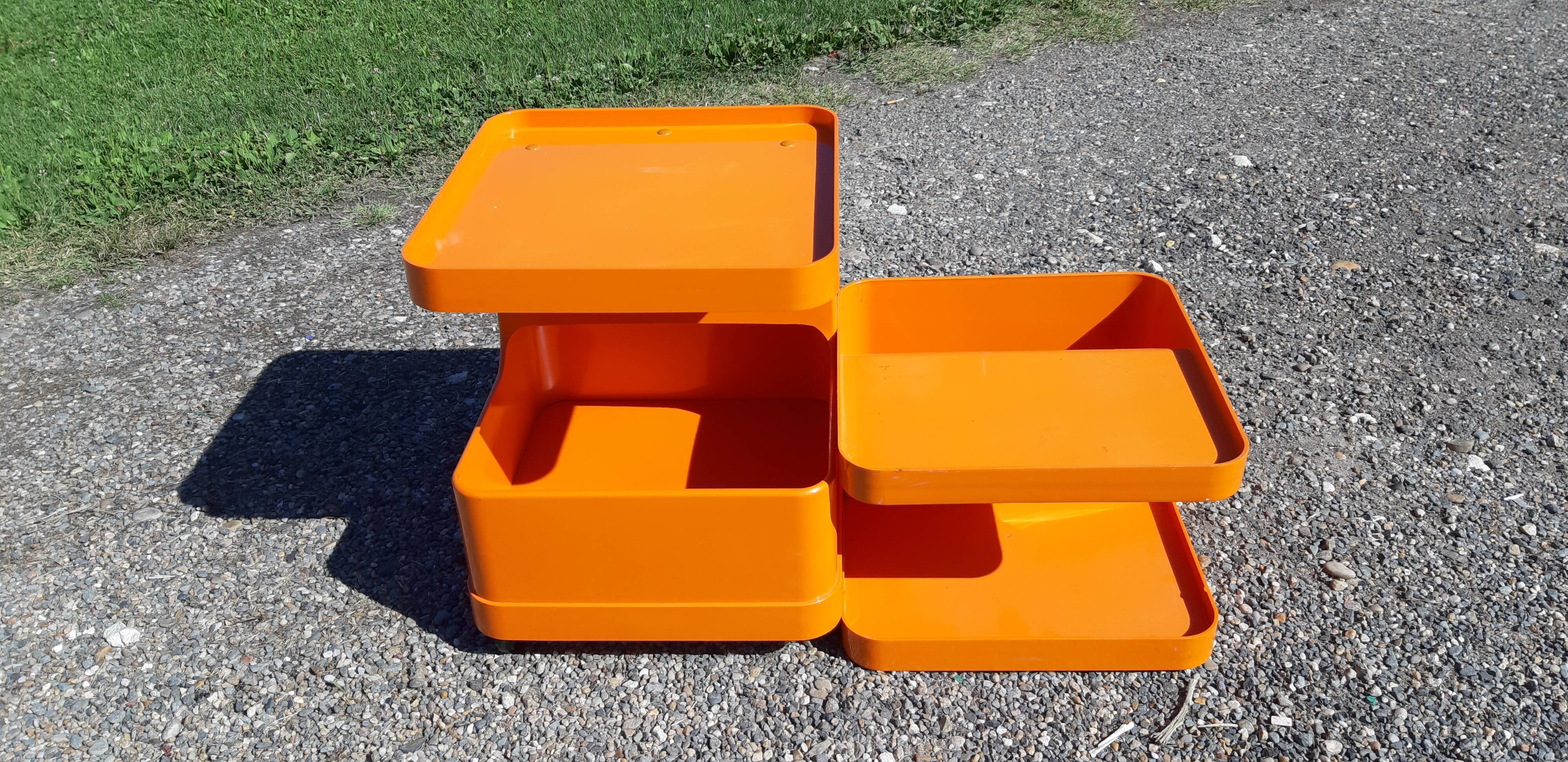 Modulable vintage furniture