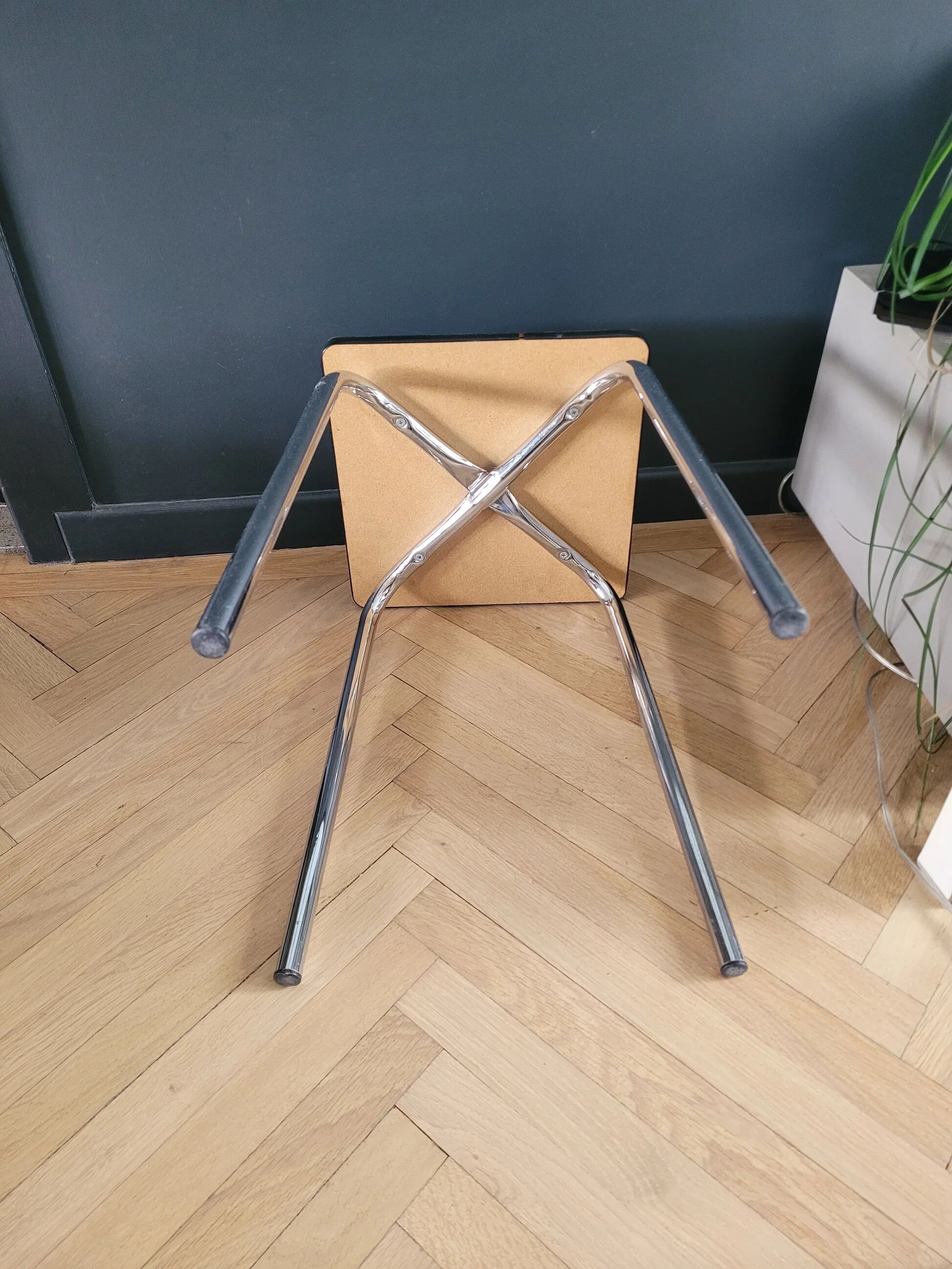 Tabouret vintage en skaï et chrome