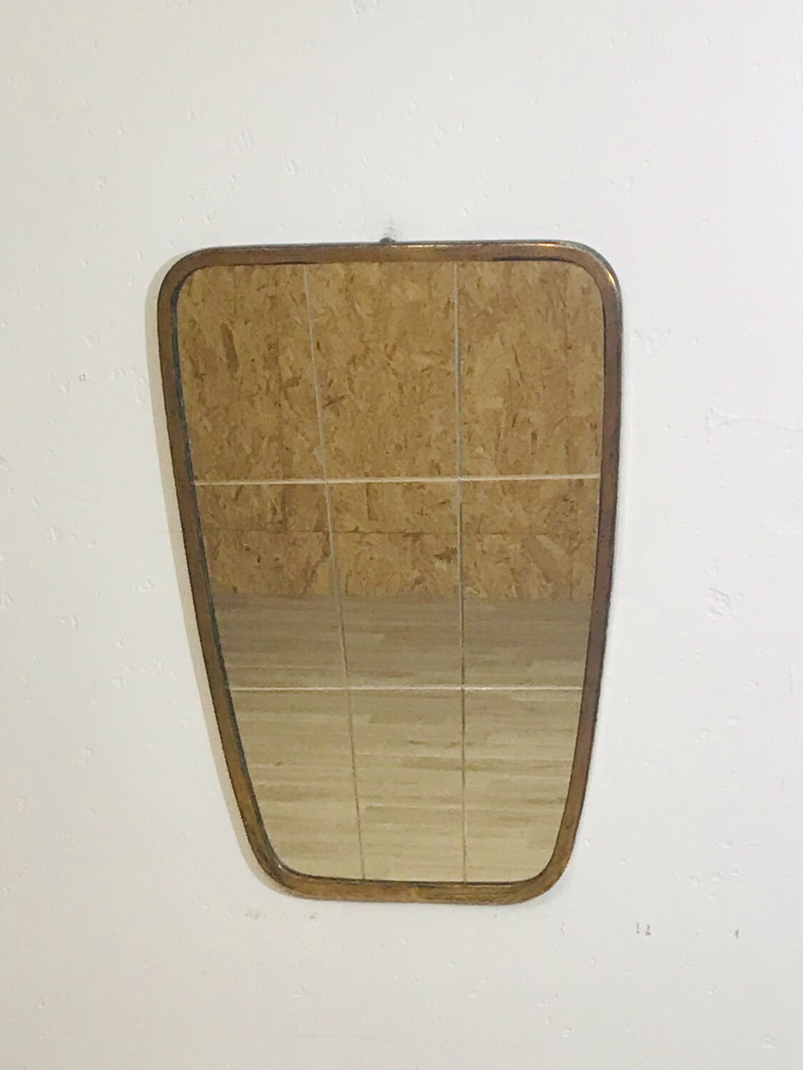 Asymmetrical mirror from the 60s