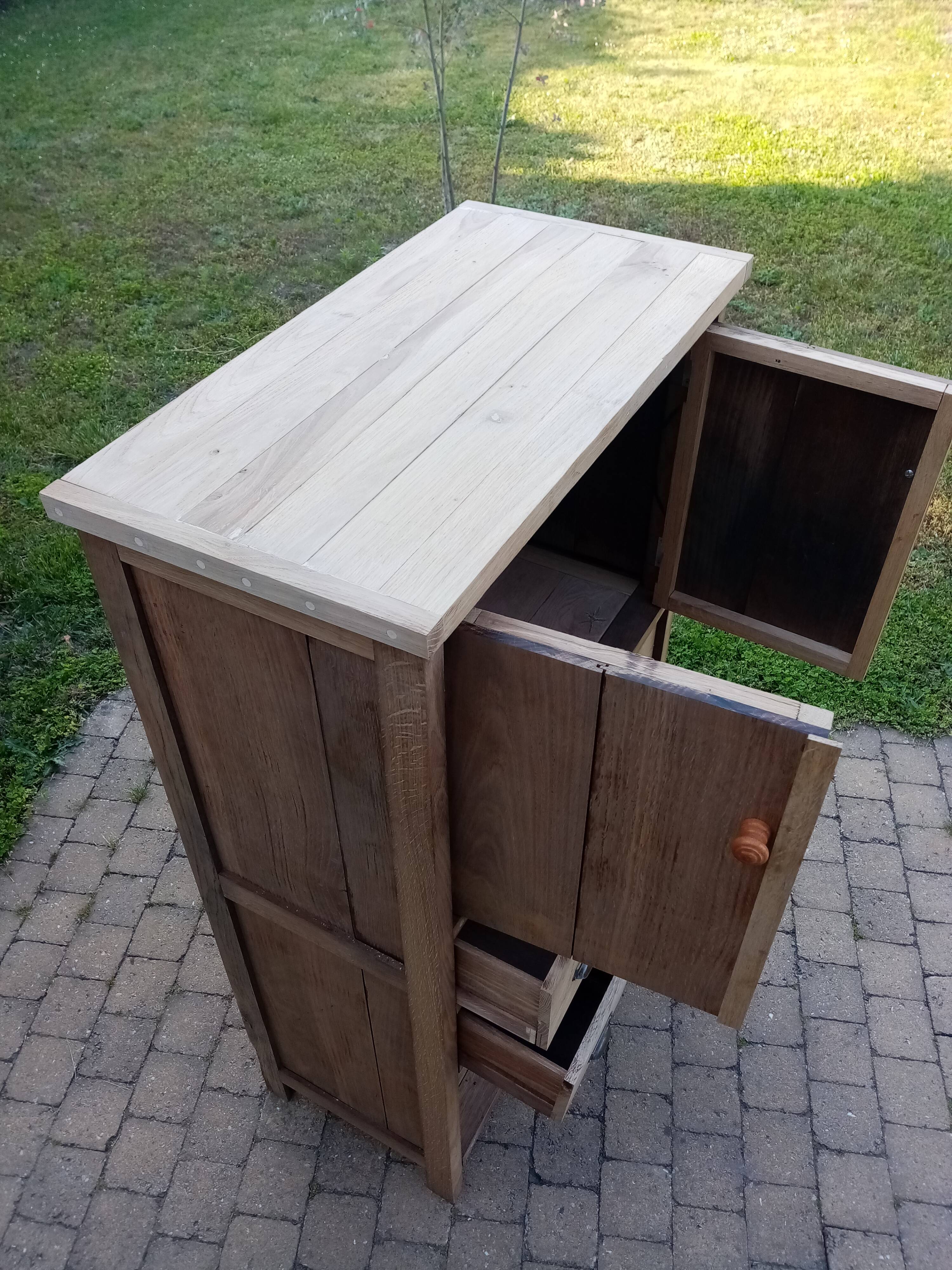 Storage cabinet