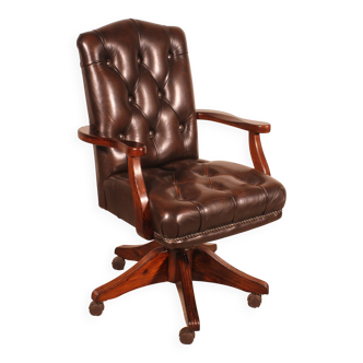 Office chair known as a director's chair in wood and tufted leather.