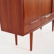 Buffet haut en teck, design danois, années 1960, designer : EW Bach