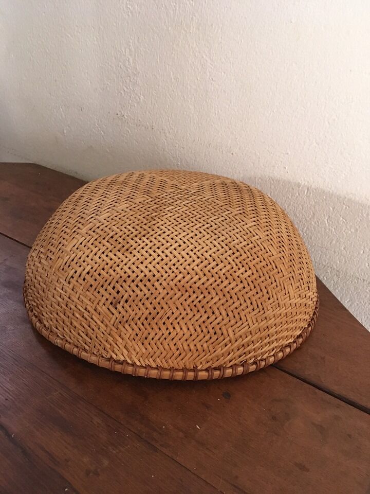 Round basket in braided folder
