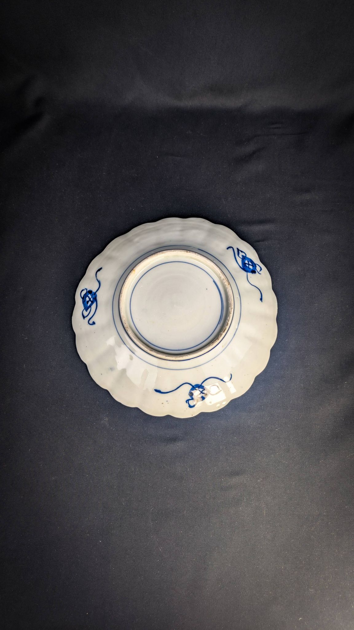 Imari porcelain plate with Japanese-style floral decoration, late 19th century