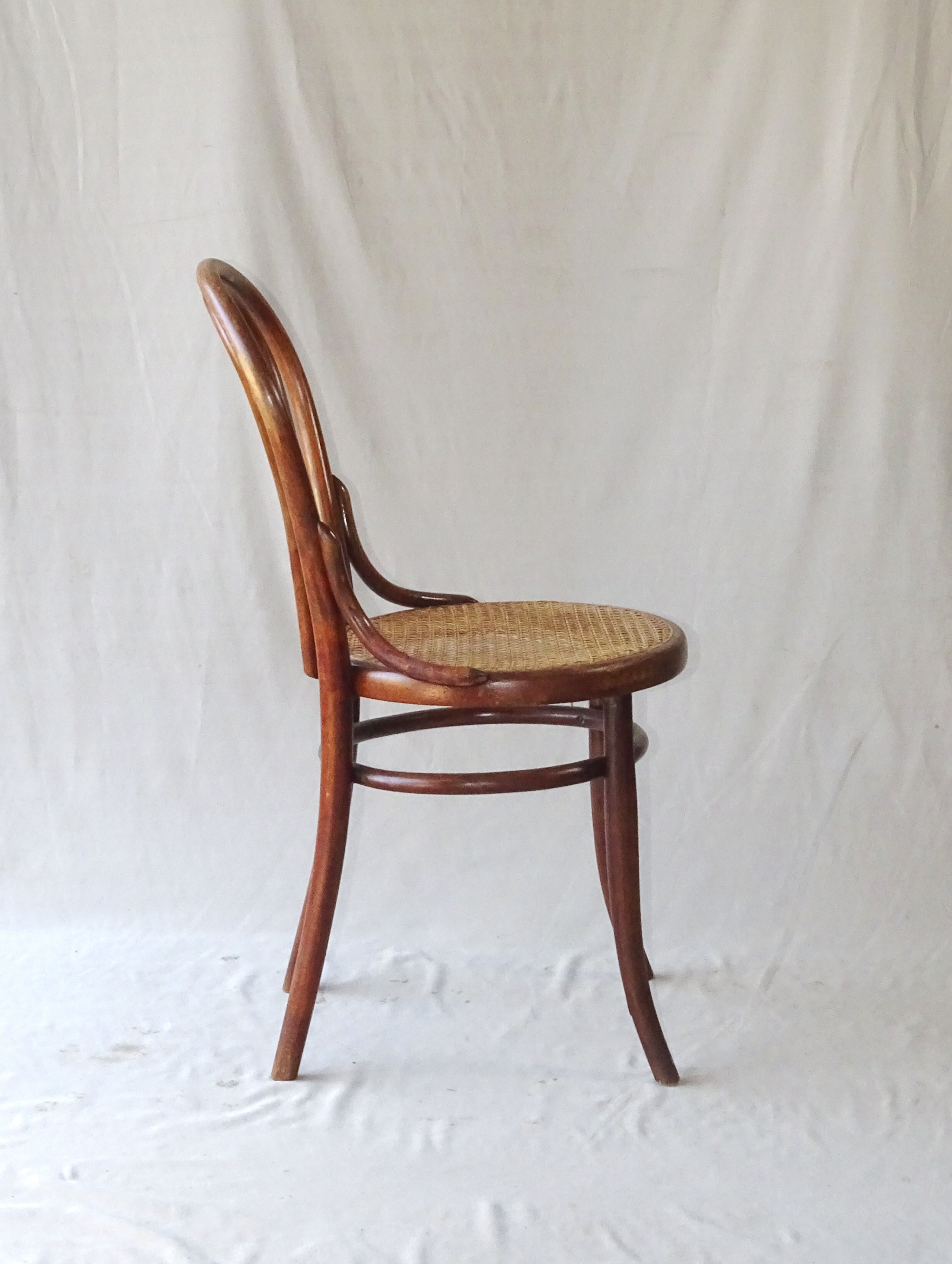 Viennese chair THONET N° 18 of 1900, canned bistro.