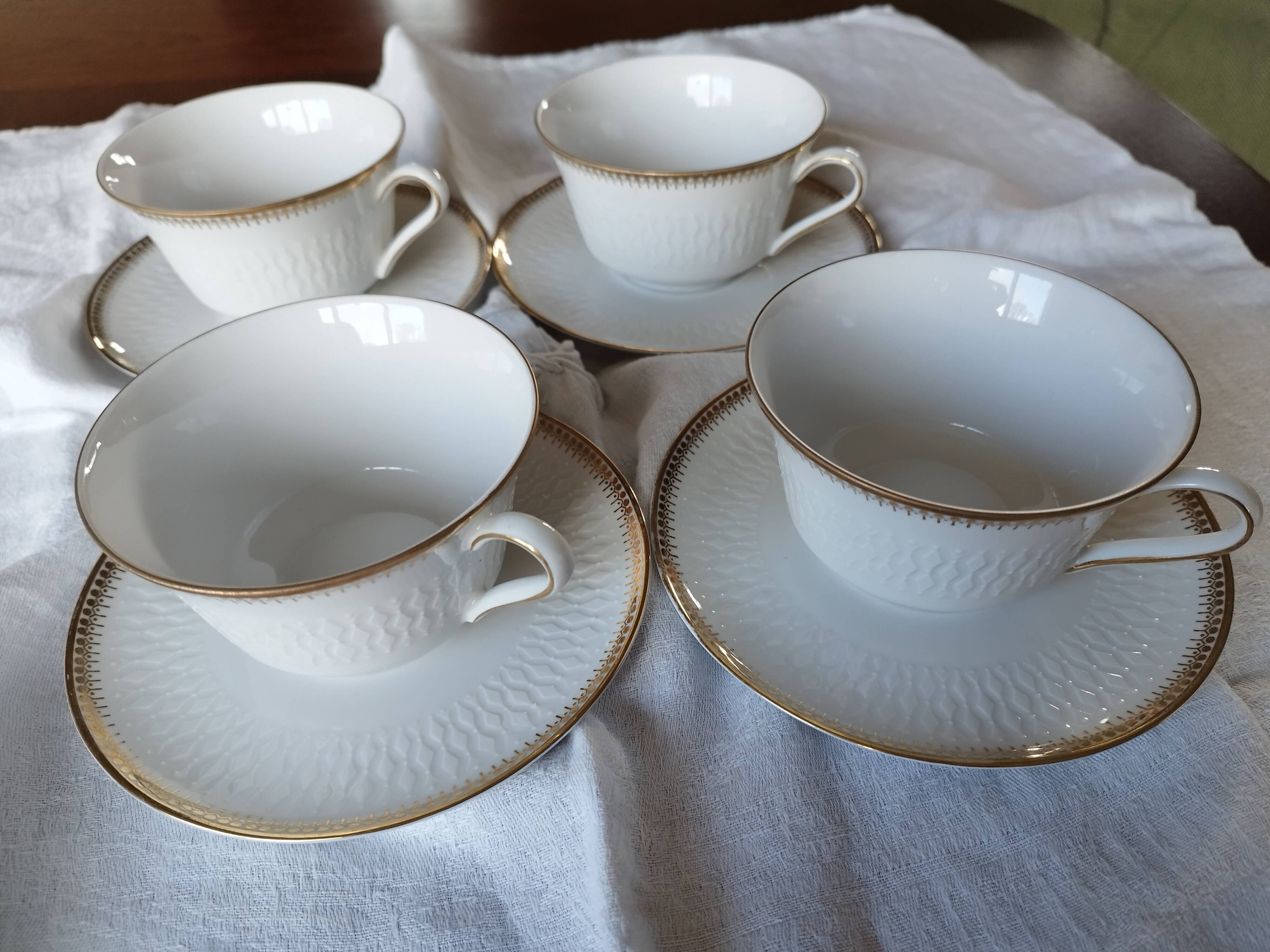 Set de 4 tasses à thé en porcelaine blanche