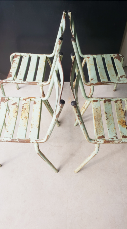 Set of 4 metal chairs