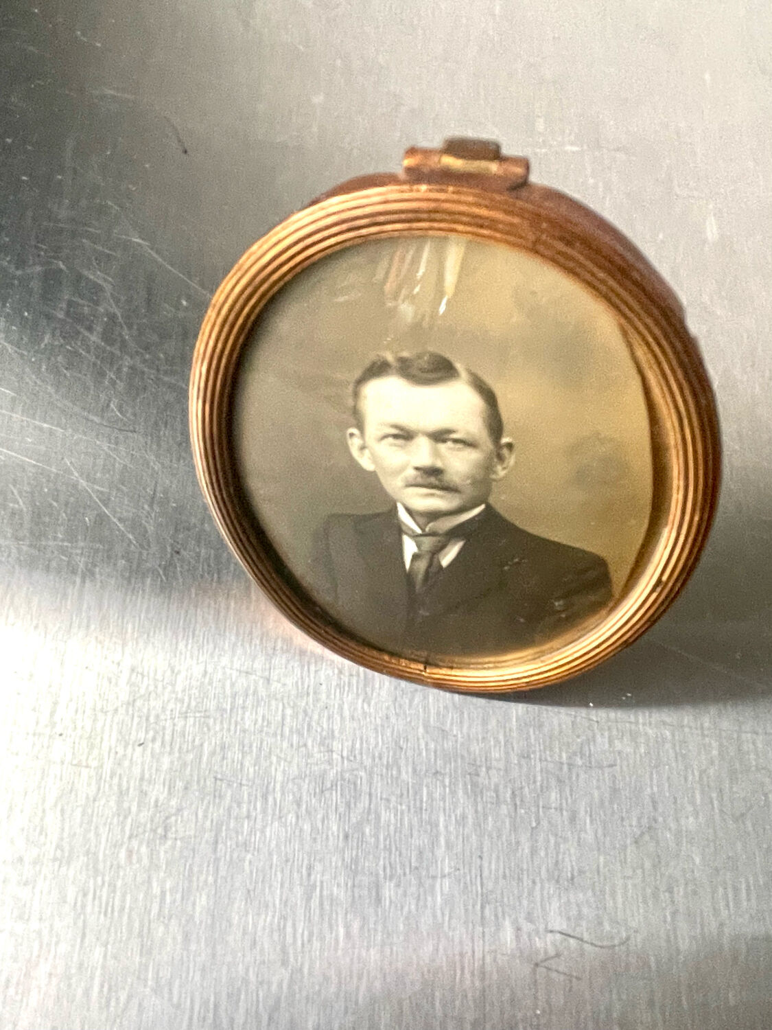 Metal gold colored oval picture frame brass