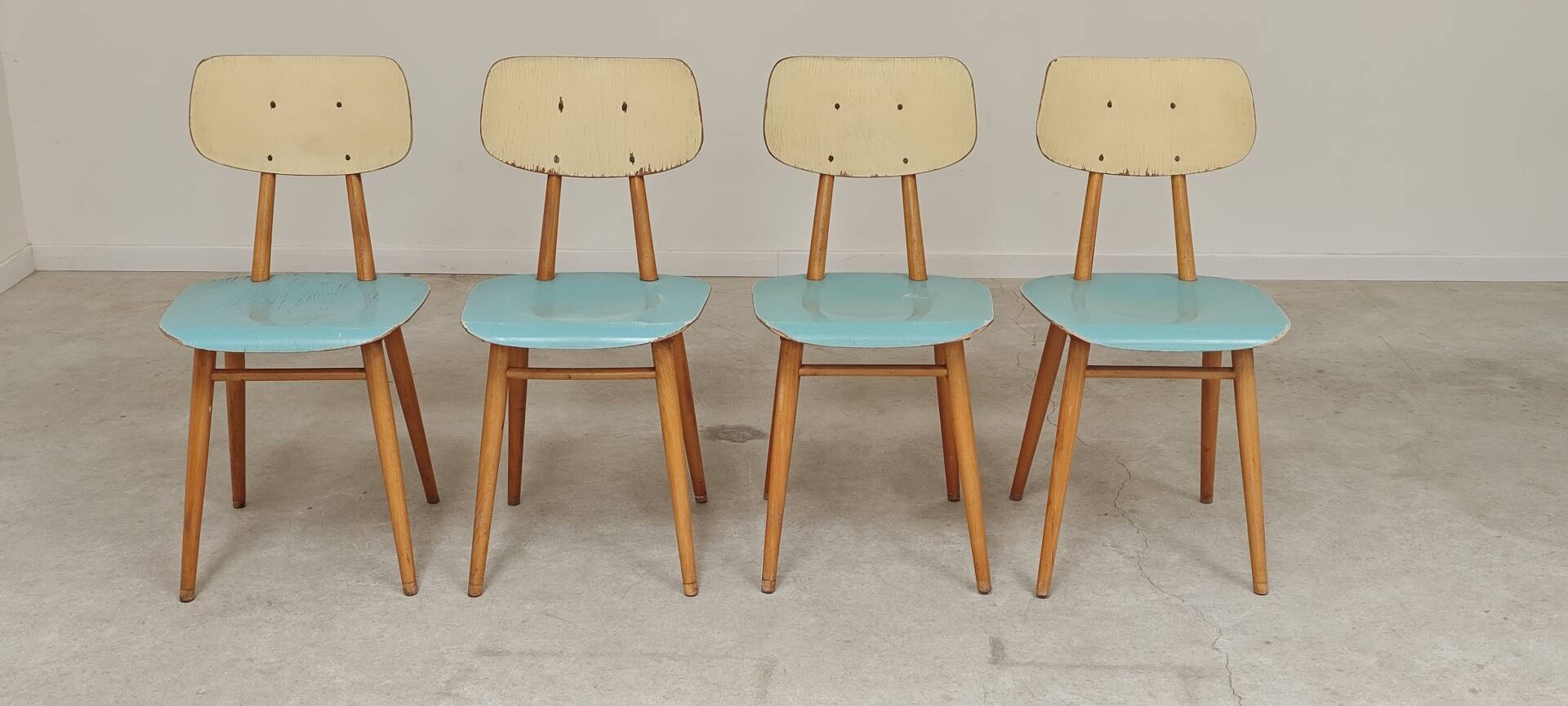 Lot de 4 chaises bois TON Bystrice ( Thonet ) bleu clair , lot 2