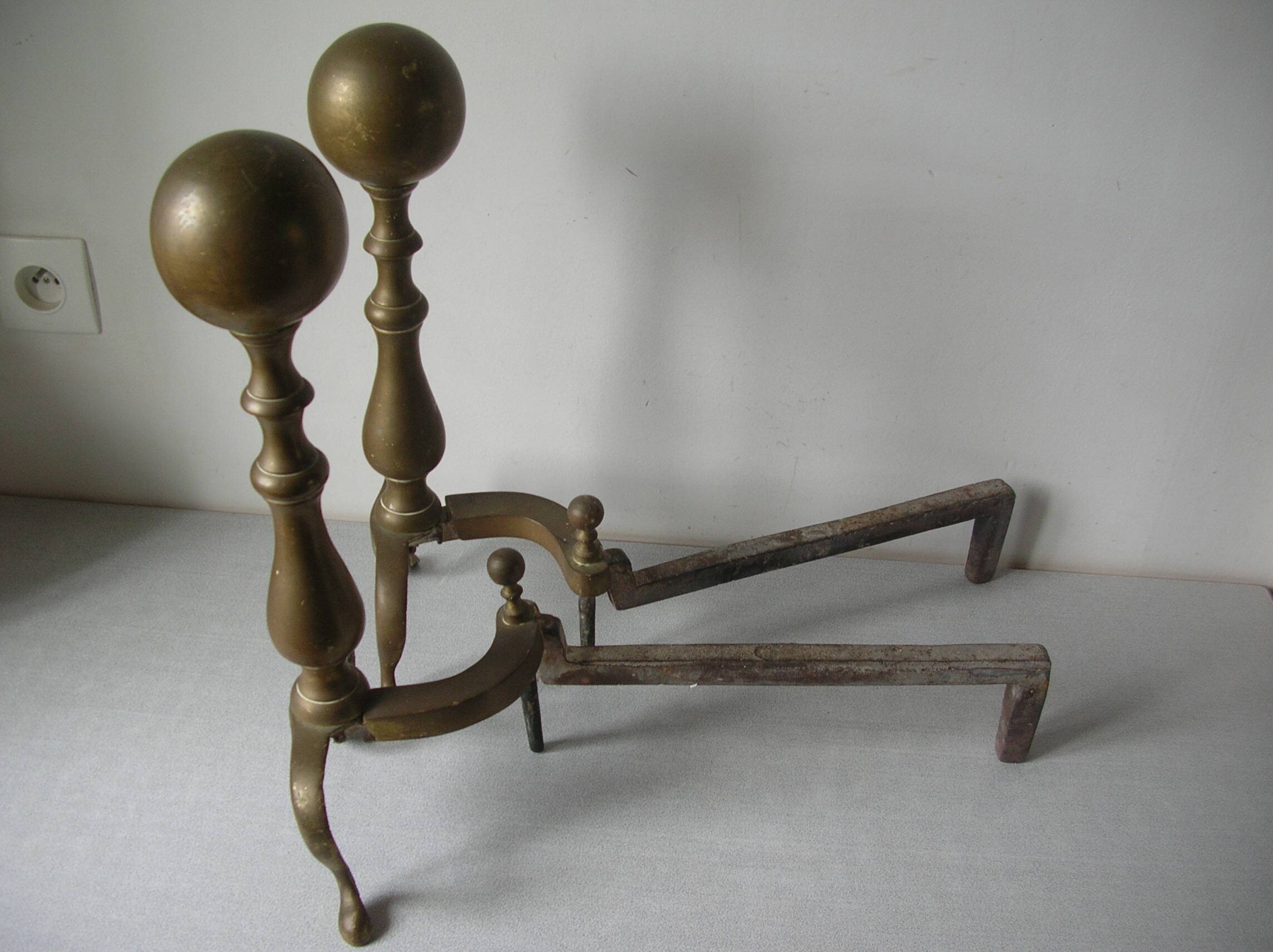 Old pair of articulated andirons in brass and metal 48 cm fireplace accessory