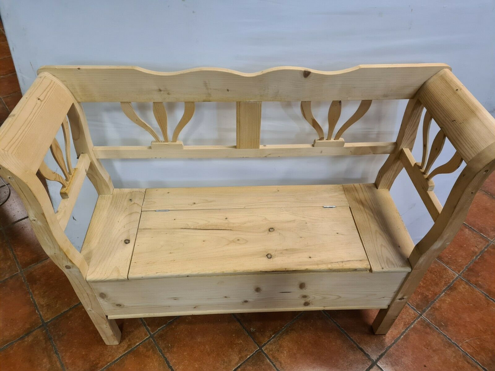 Chest bench in fir