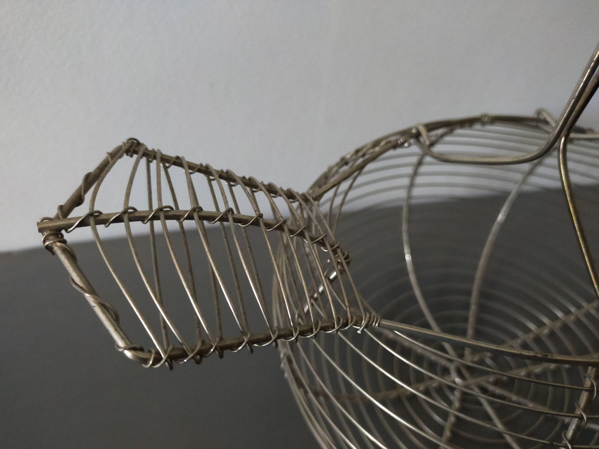 Vintage duck shaped metal egg basket in very good condition