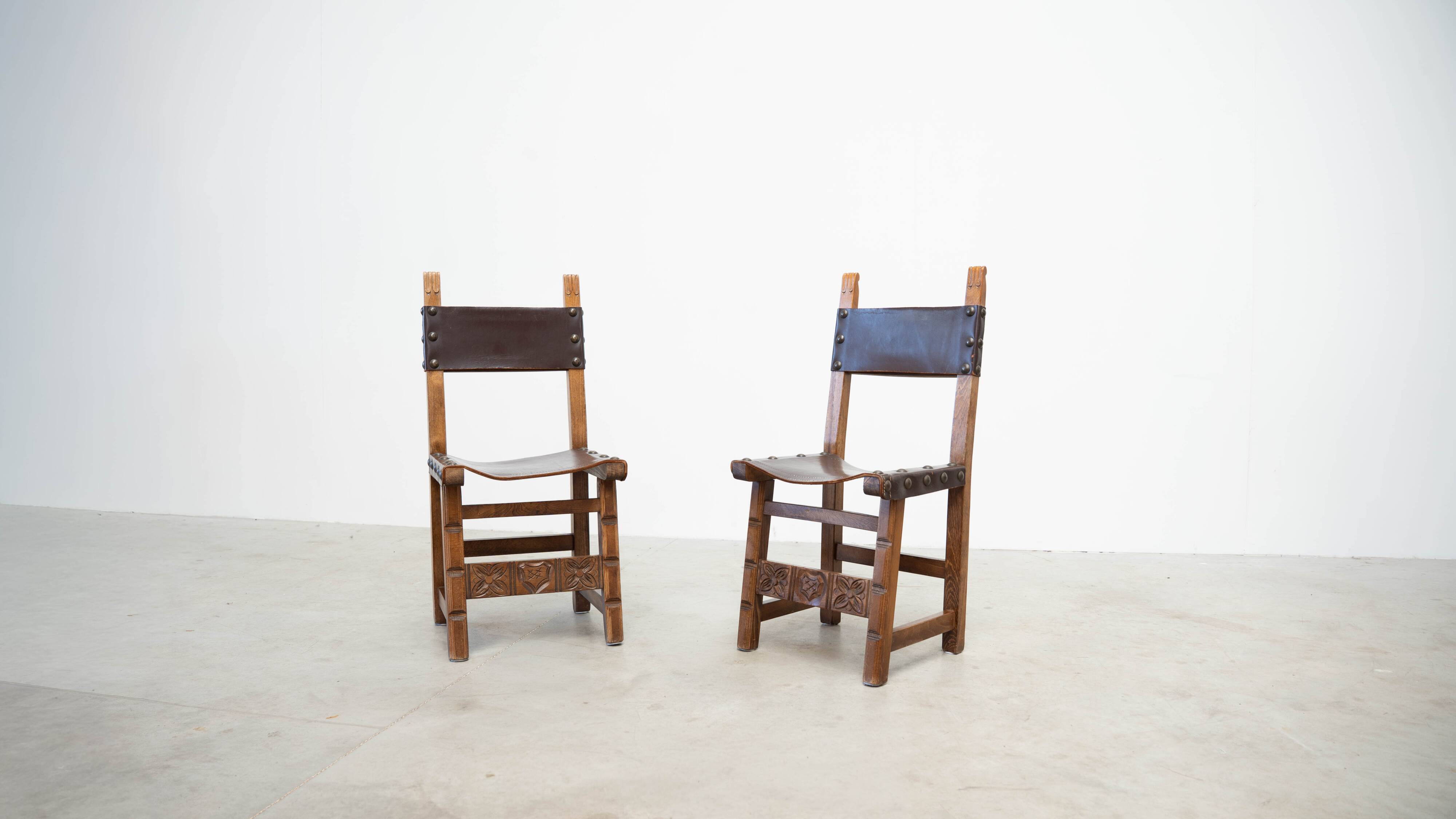 Ensemble de quatre chaises de salle à manger espagnoles