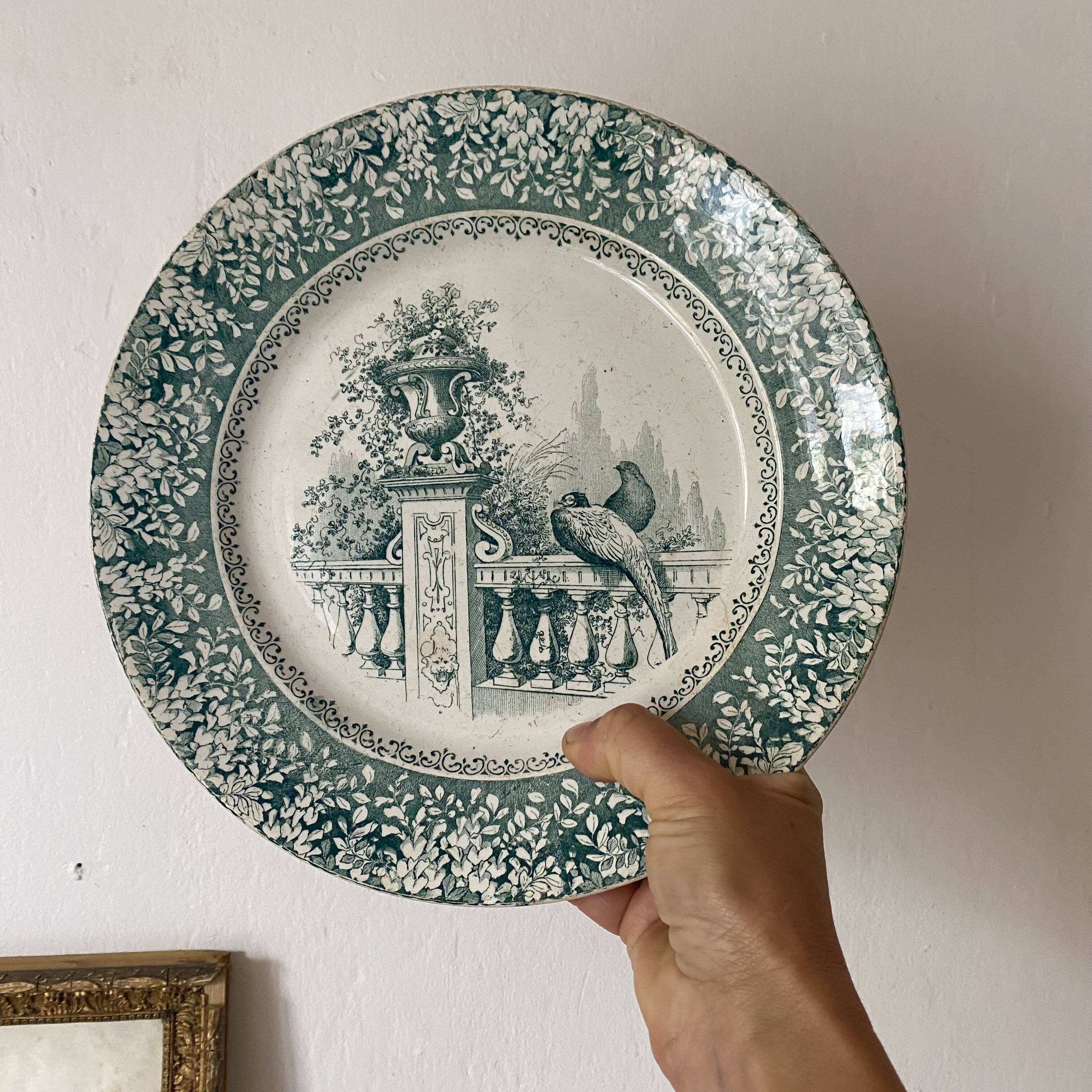 Green ironstone plate from Creil and Montereau "Khiva"