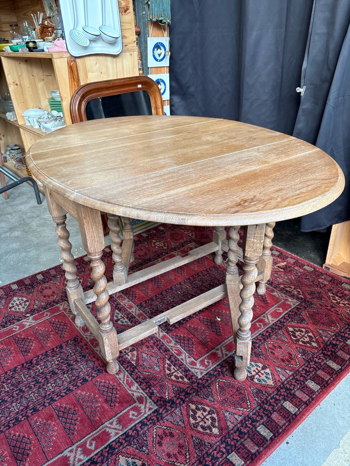 Gateleg table in chestnut wood – English Jacobean style – 1920/40
