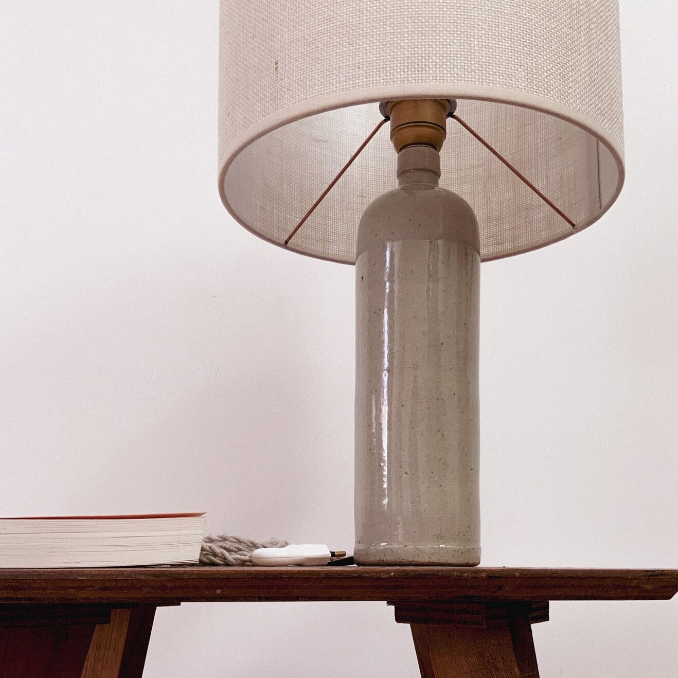 Lampe Grès et jute tissée