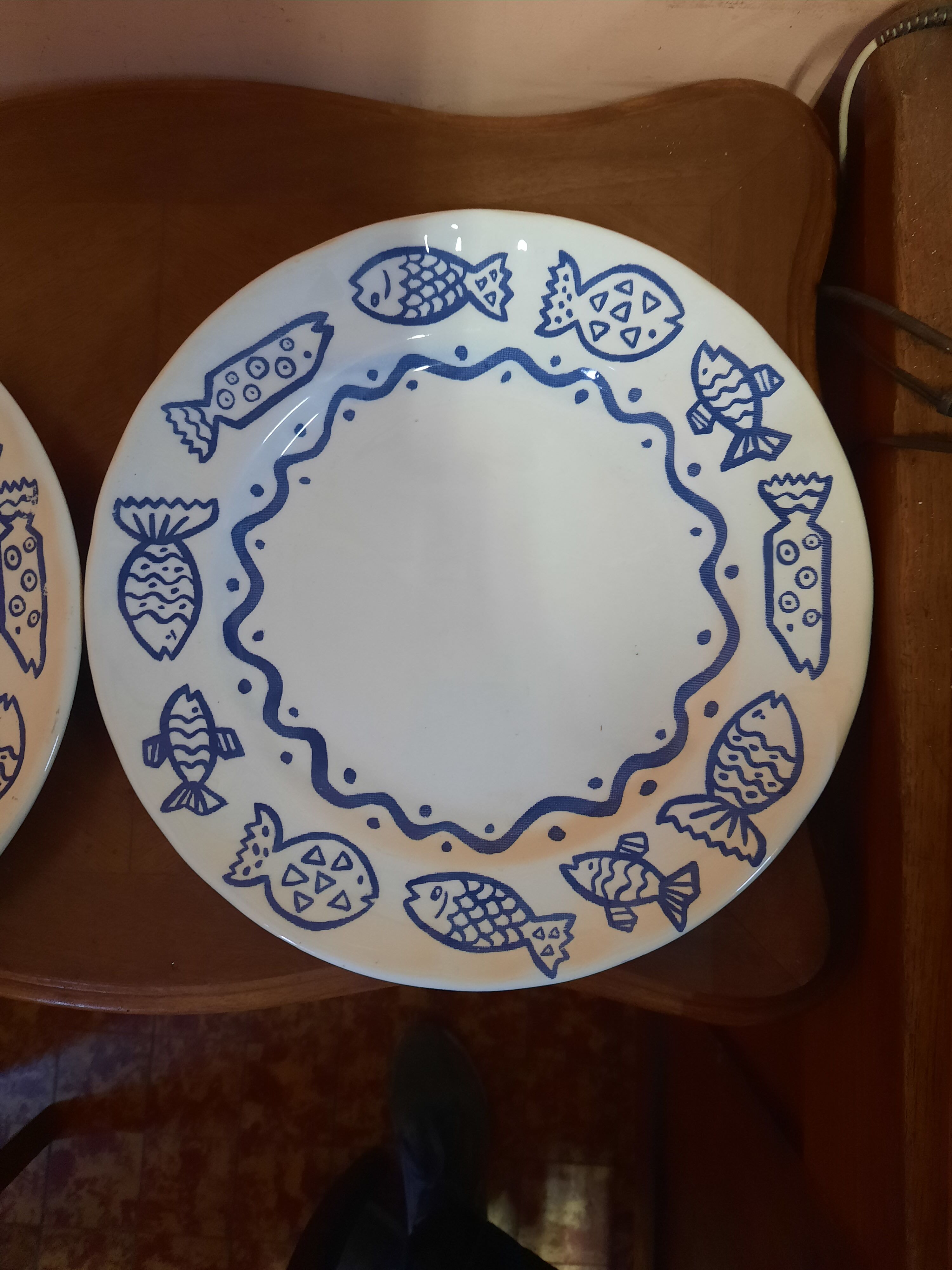 Duo of plates decorated fish
