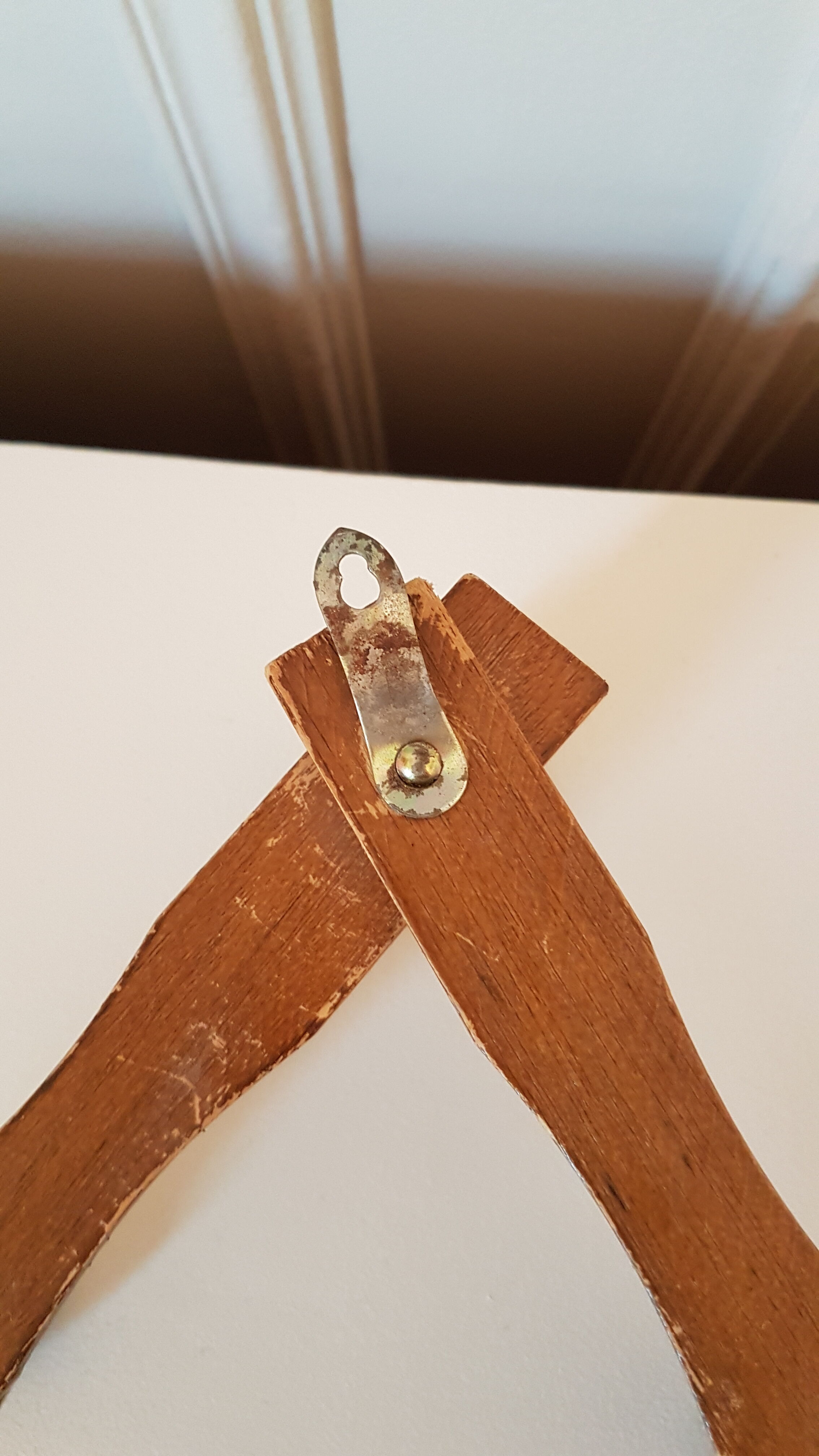 Extendable wooden hook