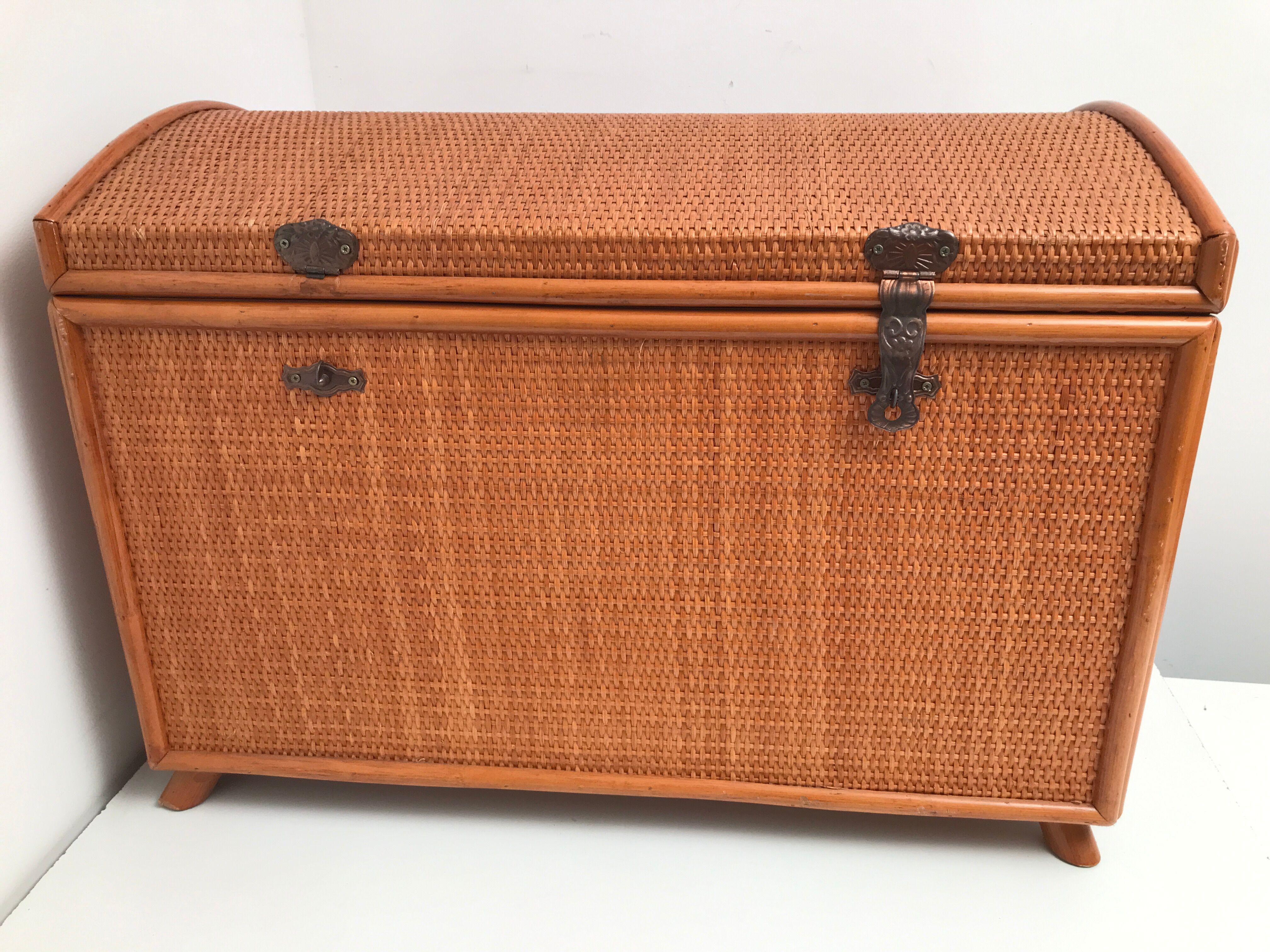 Trunk trunk in canned rattan 50s-60s