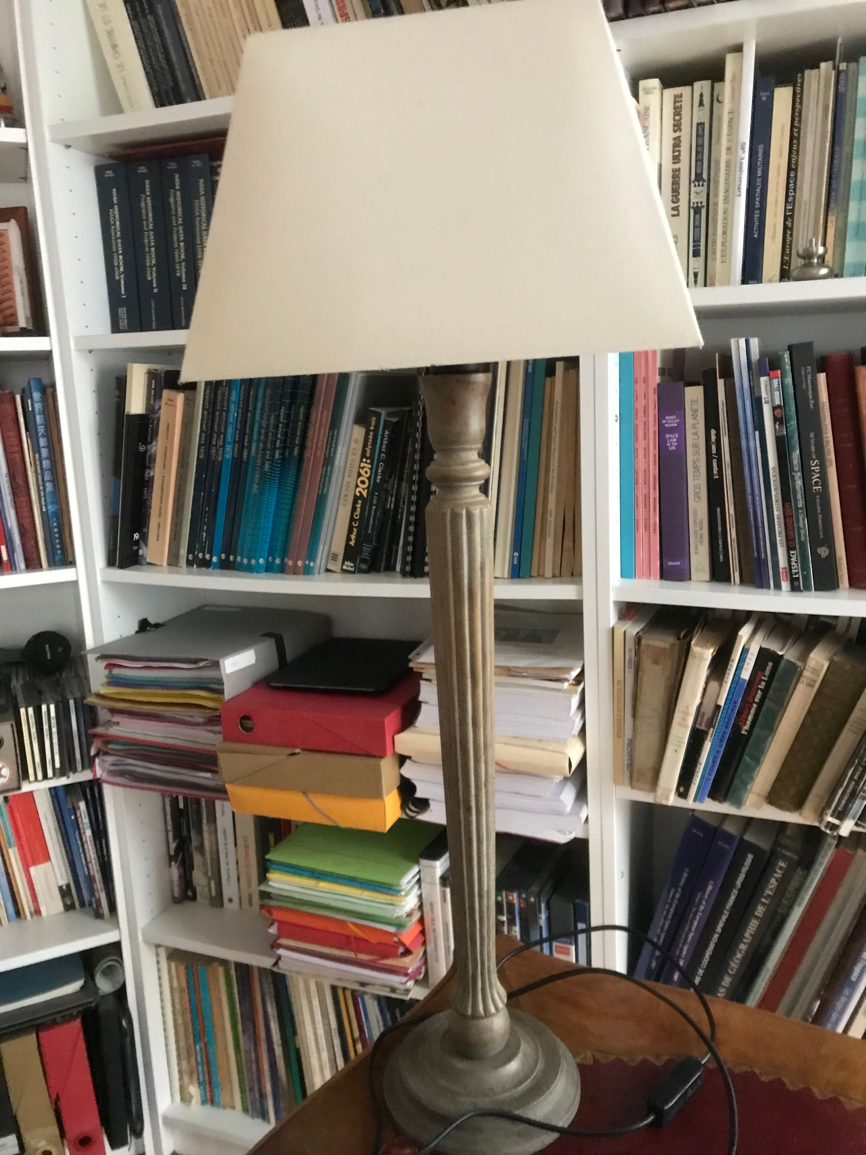 Desk lamp with rectangular lampshade