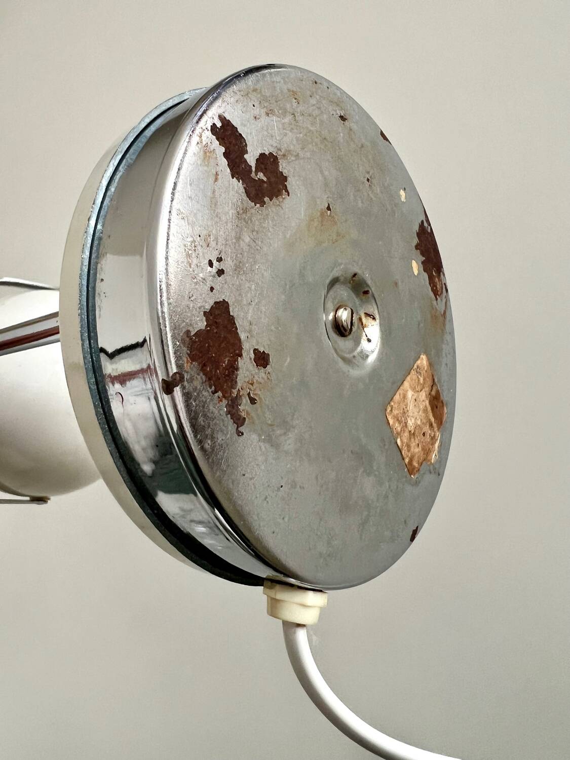 Italian adjustable eyeball lamp in chrome and opaline, 1970s.