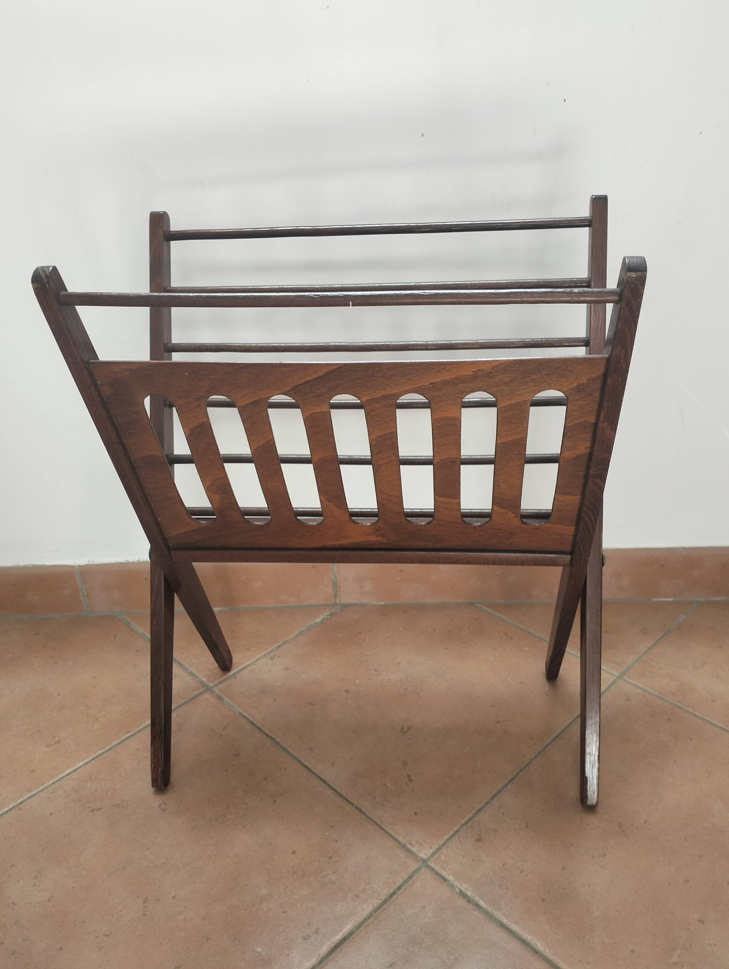 Porte revue en bois