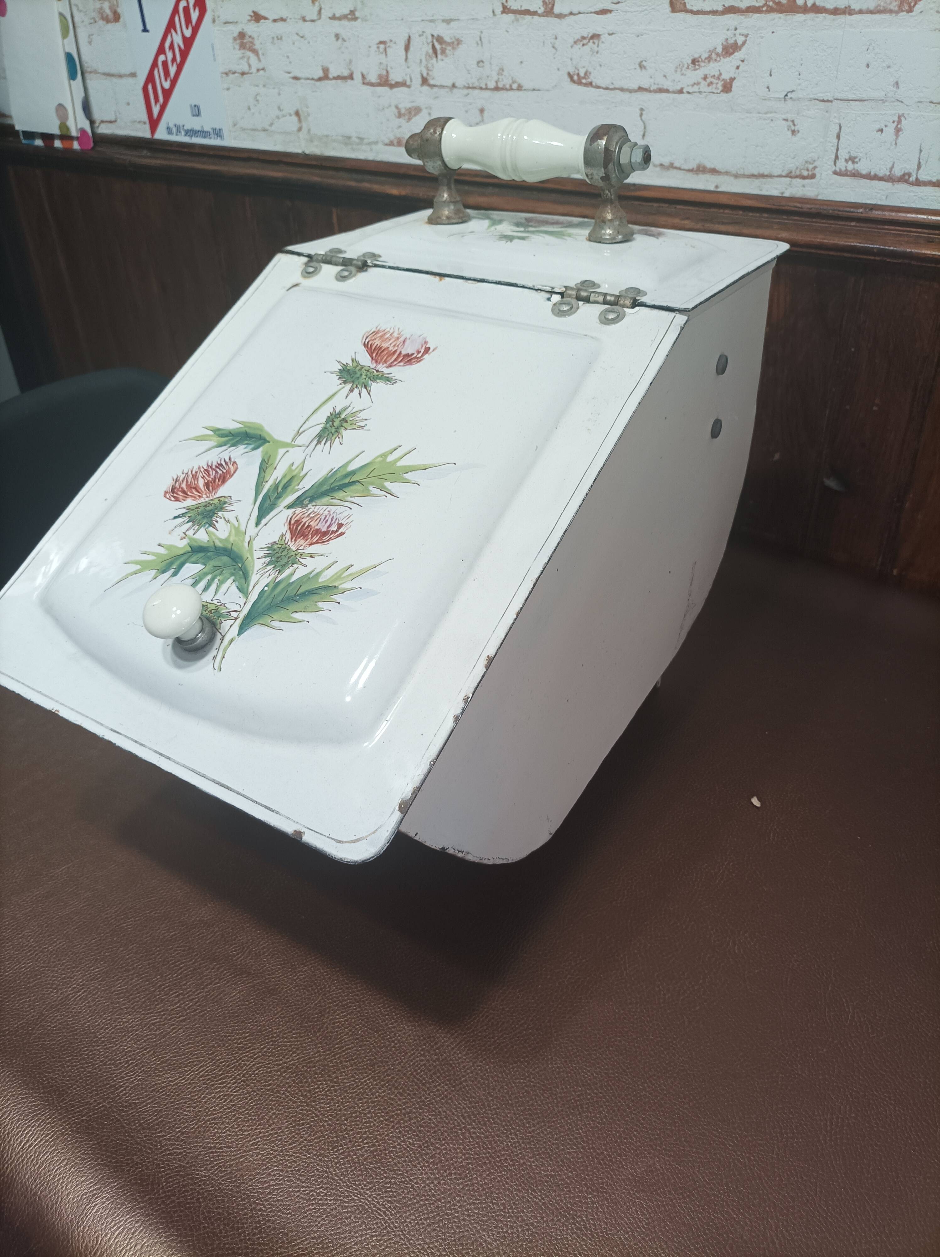 Charbonnière 1900 tôle emaillée décor fleurs
