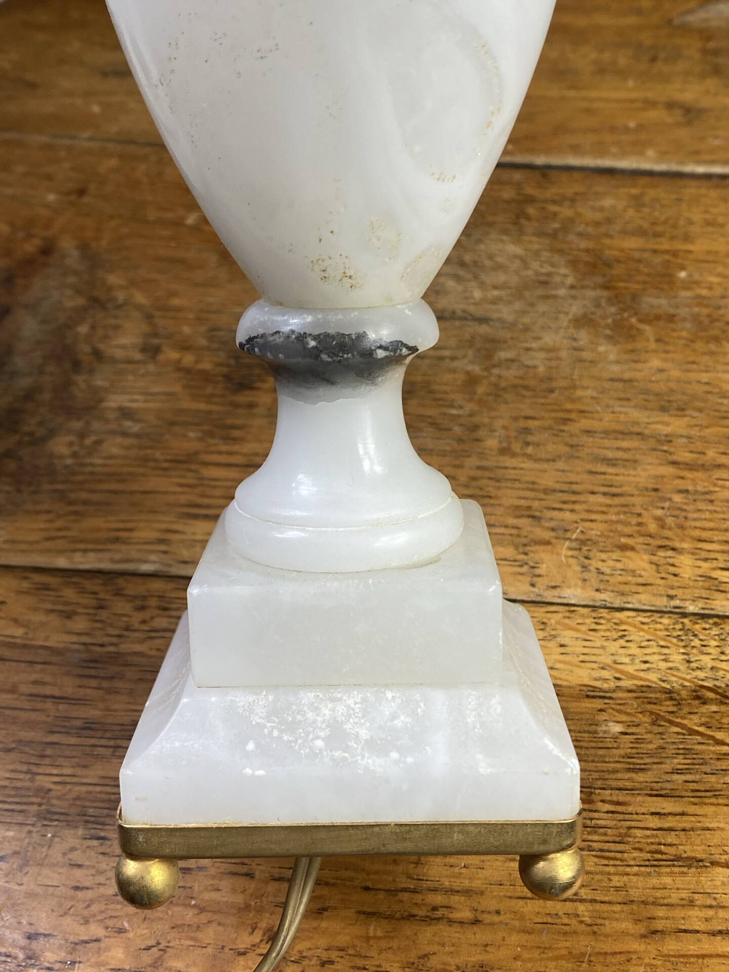 Alabaster lamp base
