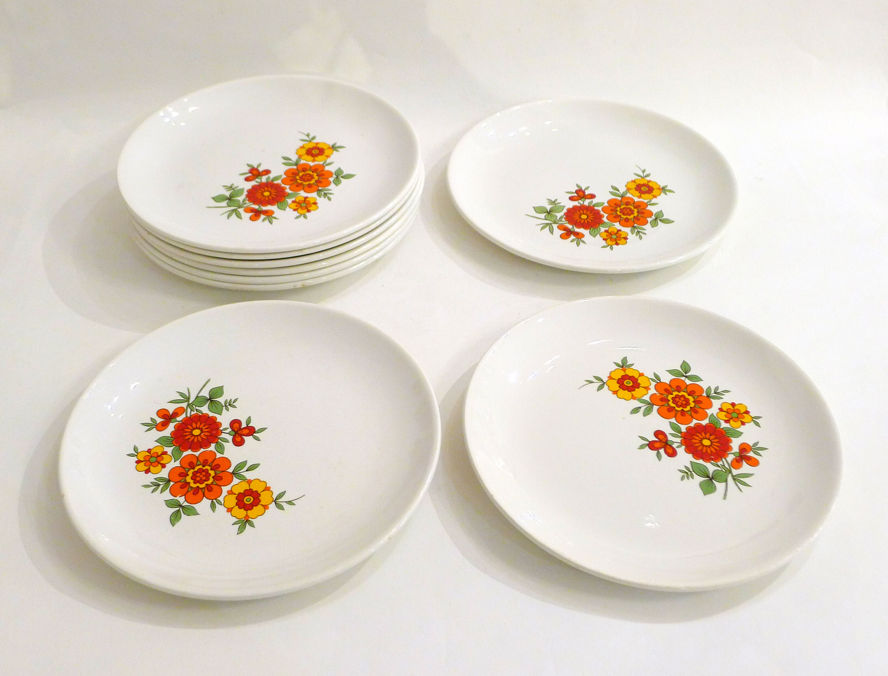 Set of 9 orchies flower plates
