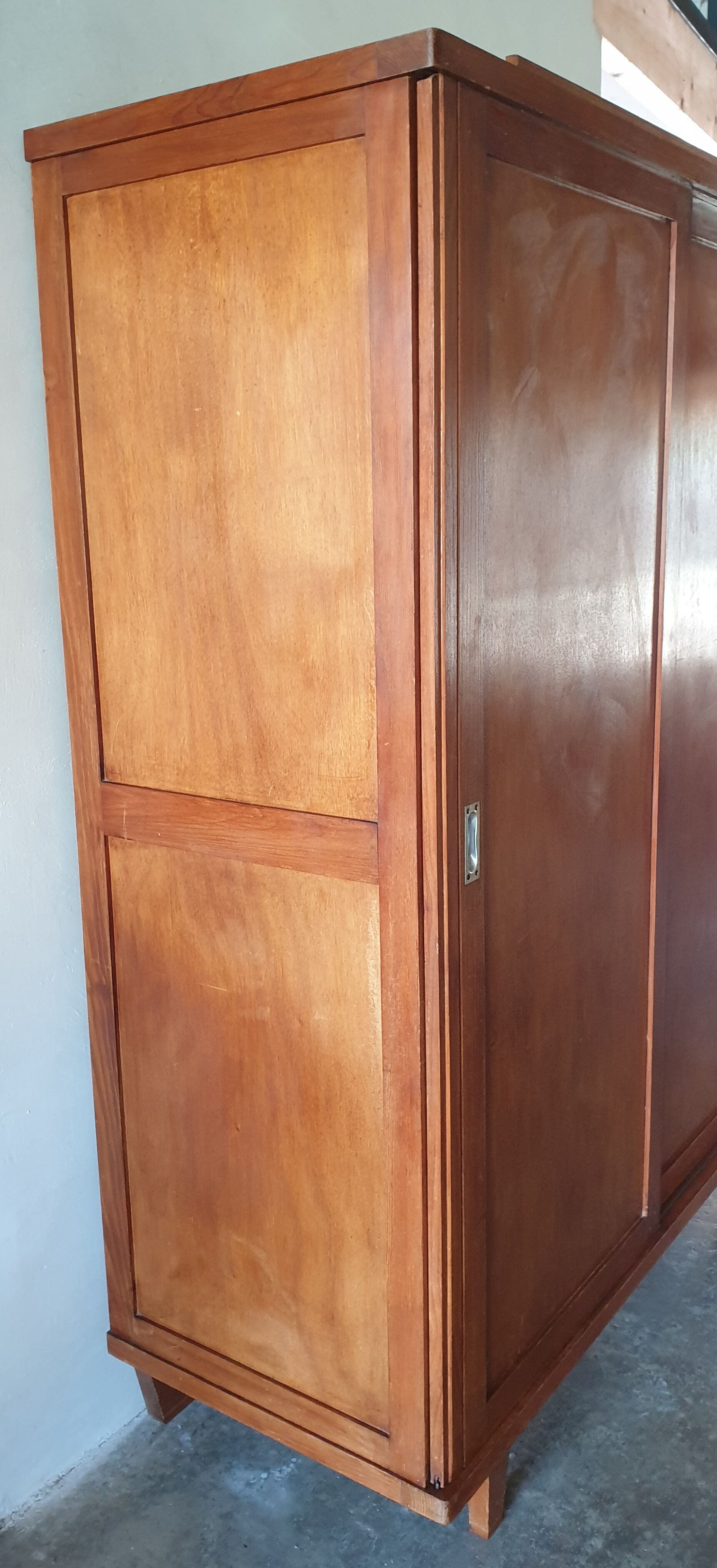 Parisian wardrobe with sliding doors