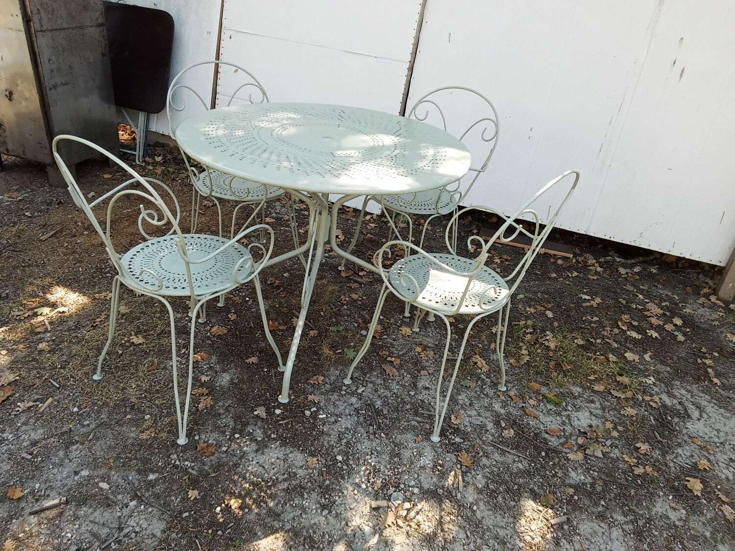 Salon de jardin en fer forgé vert