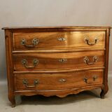 Louis XV Curved Chest of Drawers in Walnut