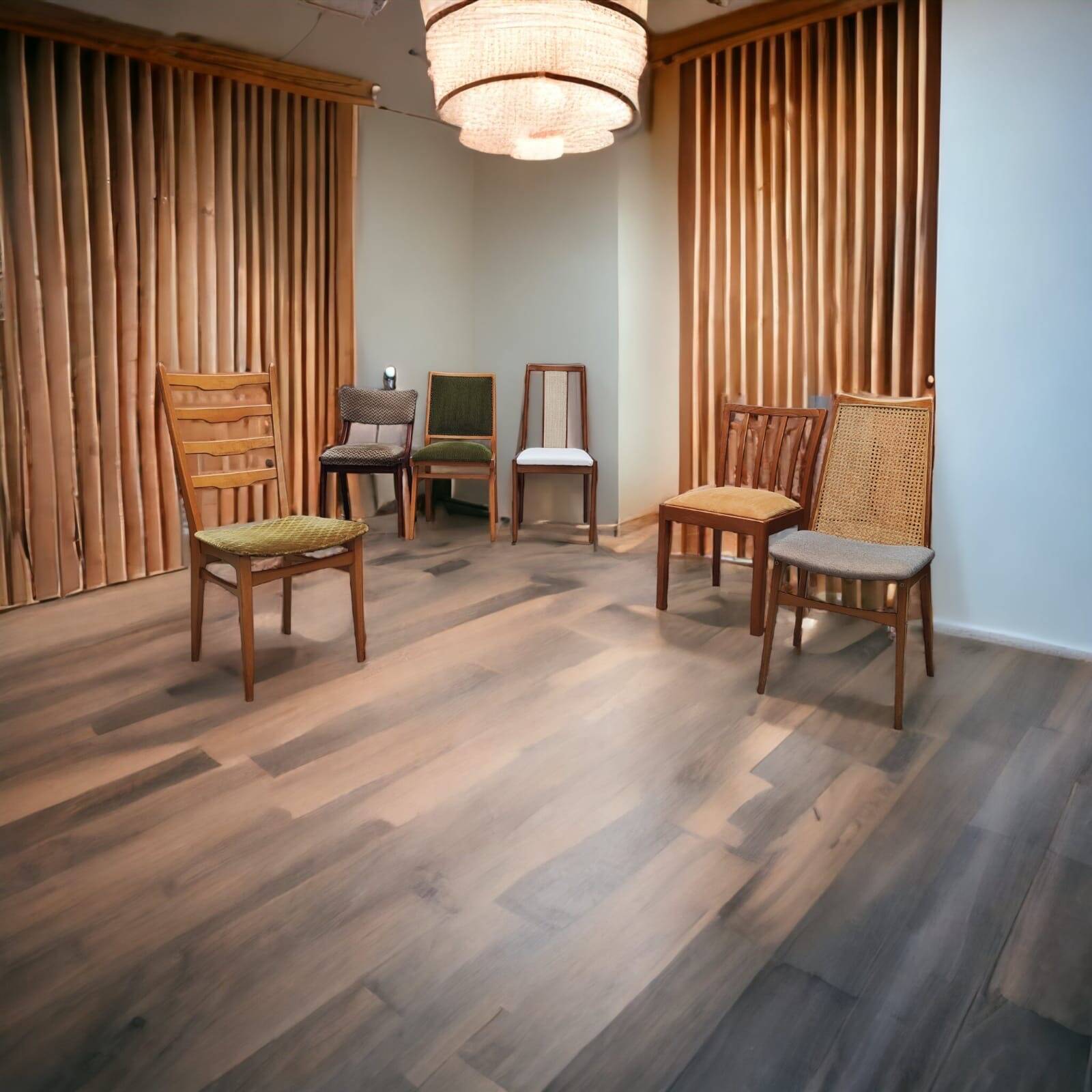 Zes Mid Century stoelen