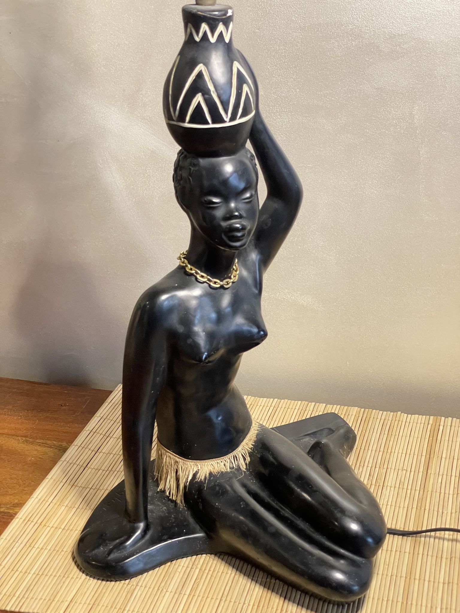 African women's plaster lamp signed Pagliani