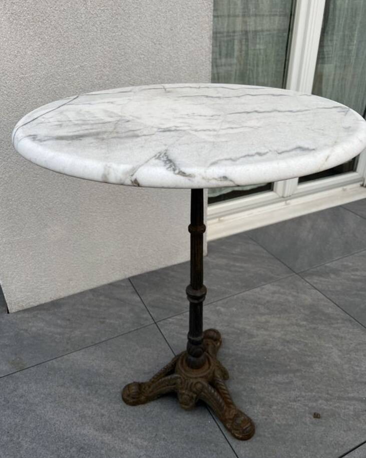 Marble bistro table for Bérengère Pro