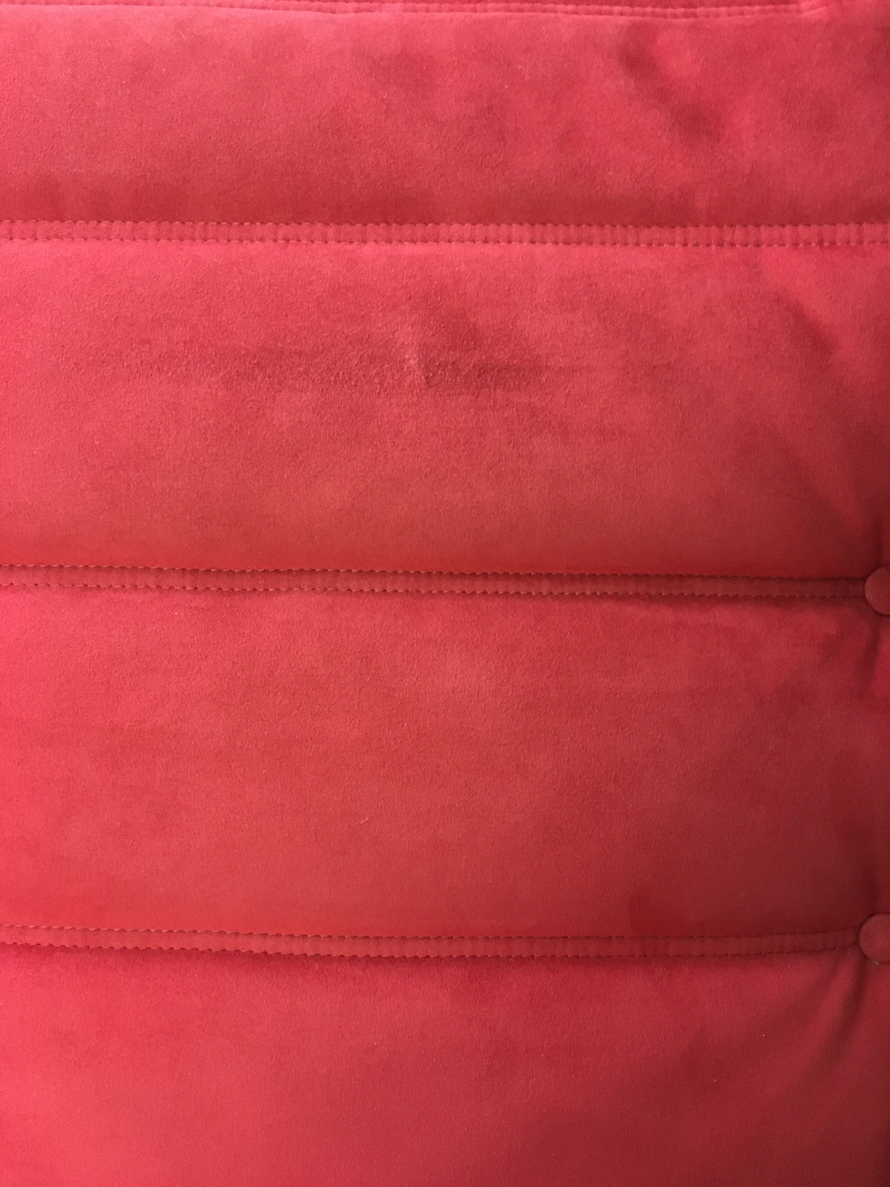 Togo rouge par Michel Ducaroy pour Ligne Roset