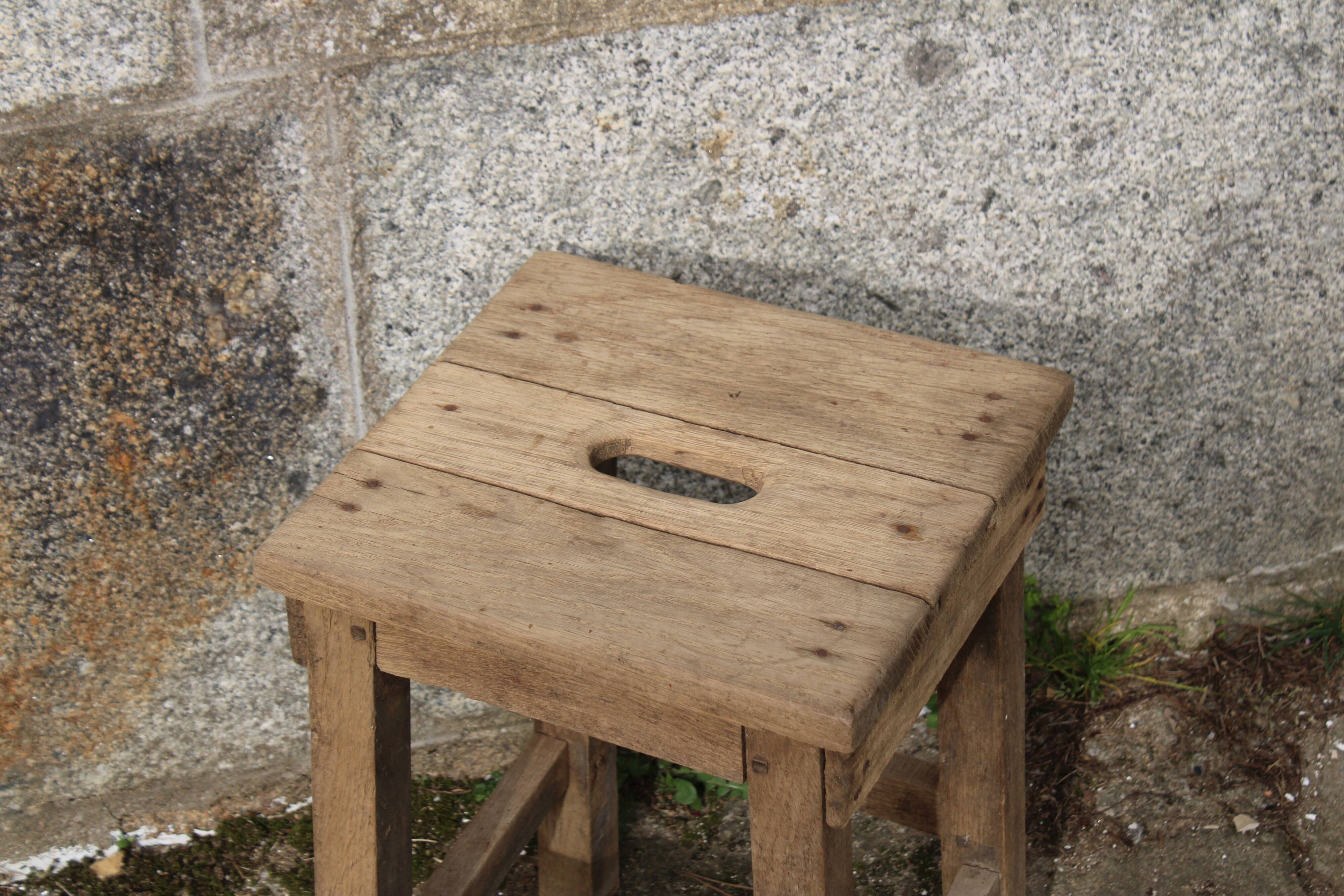 Vintage workshop stool in solid wood – sandblasted