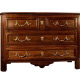 Commode en noyer Régence poignées aux chinois XVIIIe siècle