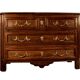 Commode en noyer Régence poignées aux chinois XVIIIe siècle