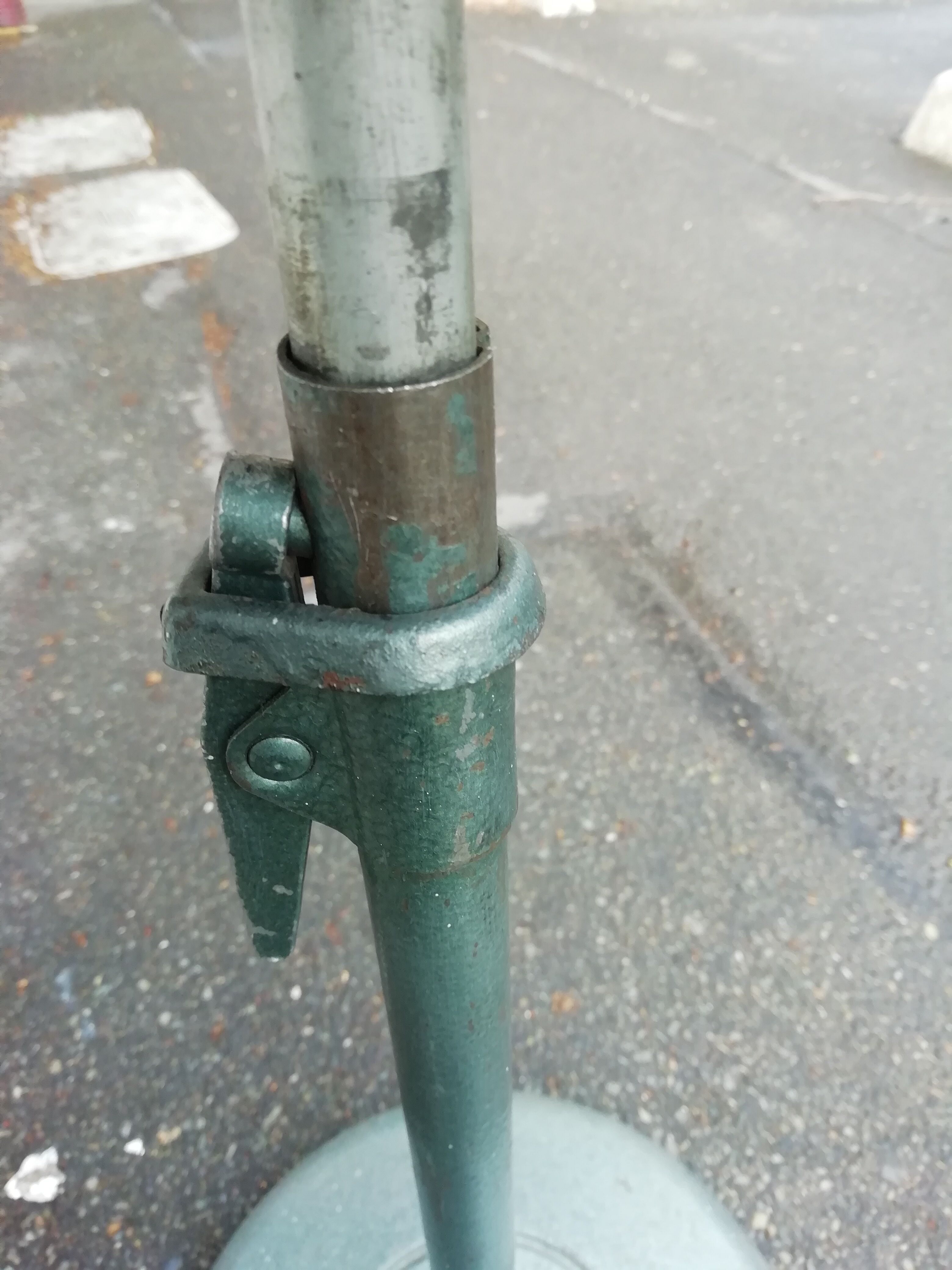 Industrial workstation stool