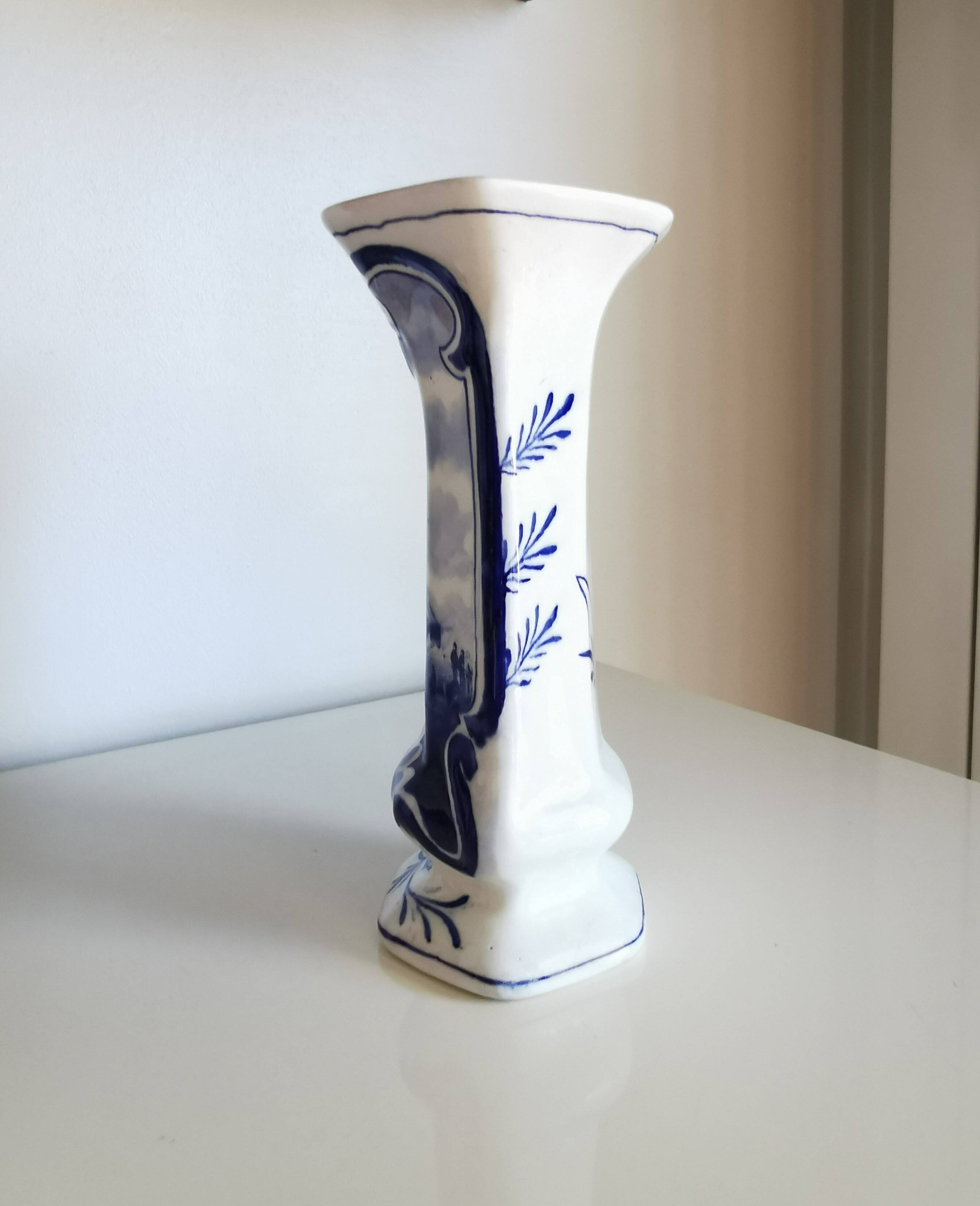 Pair of Dutch jarrones – ceramica delft