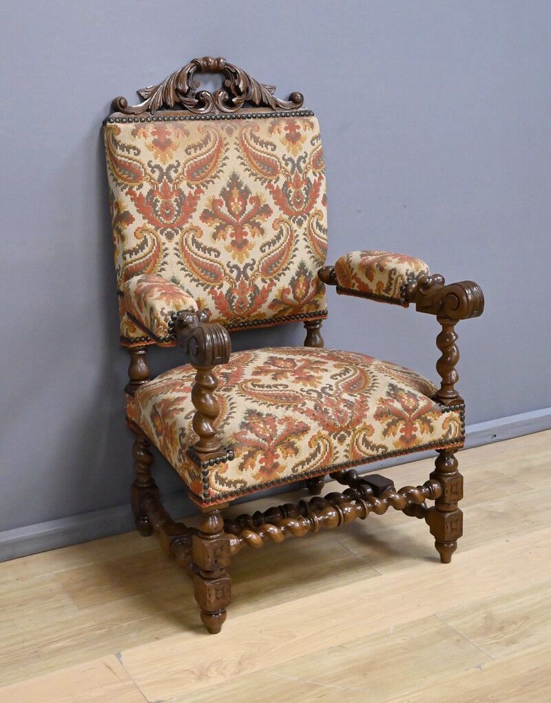 Ornamental armchair in oak, Louis XIII style – Early 20th century