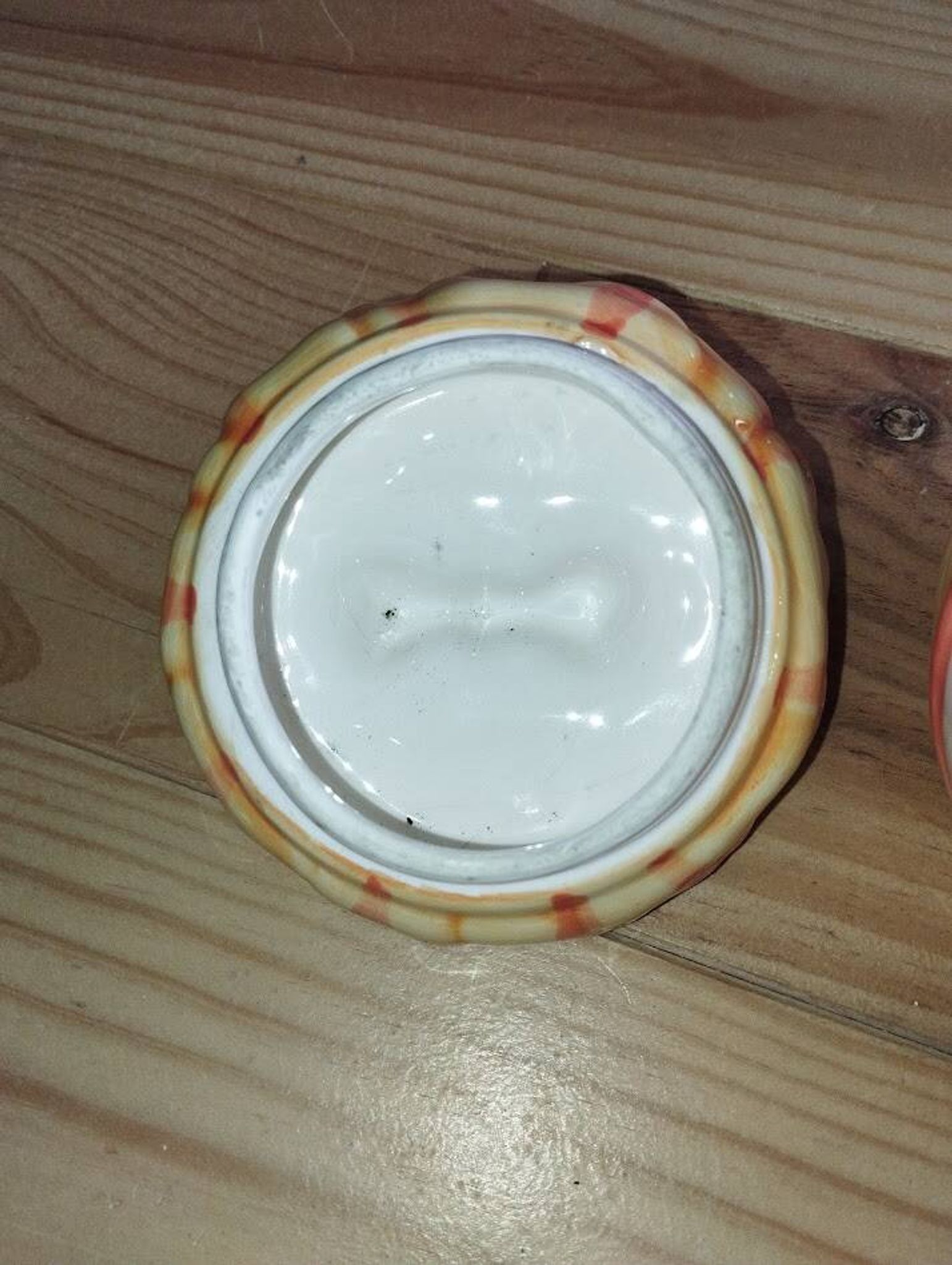 Pot à ail en céramique barbotine, années 50