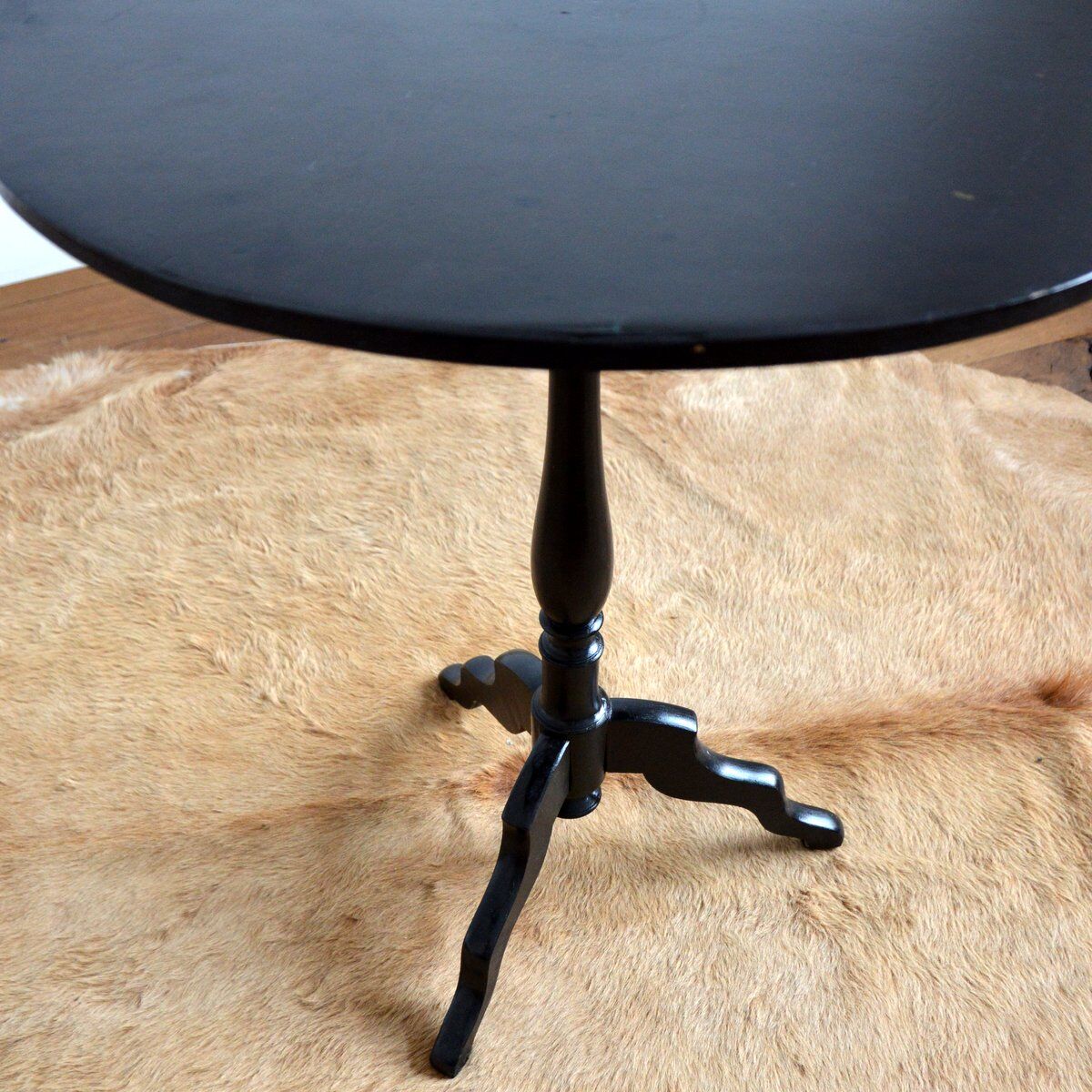 Vintage pedestal table