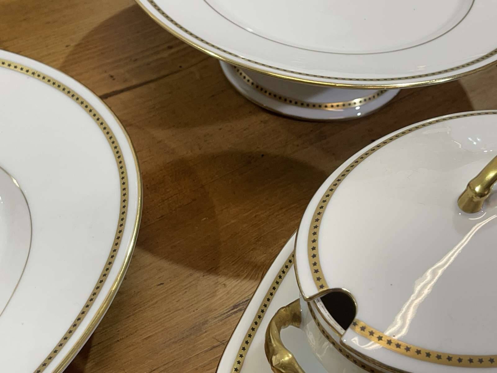 Service en porcelaine de Limoges - 107 pièces - années 1960