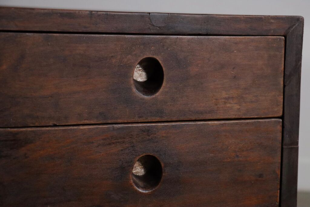 Bureau Pierre Jeanneret avec lampe intégrée, Chandigarh, années 1950