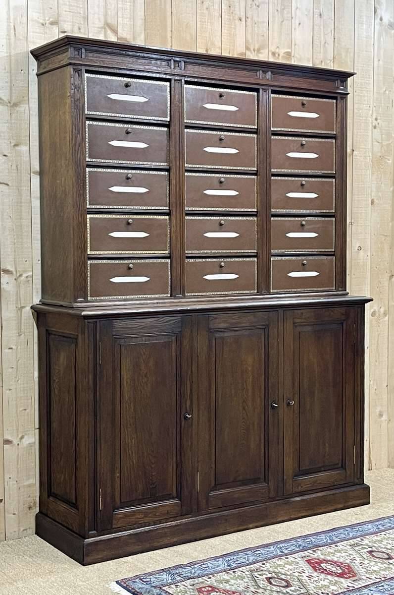 Notary's furniture from the early 20th century in oak with its cardboard box.