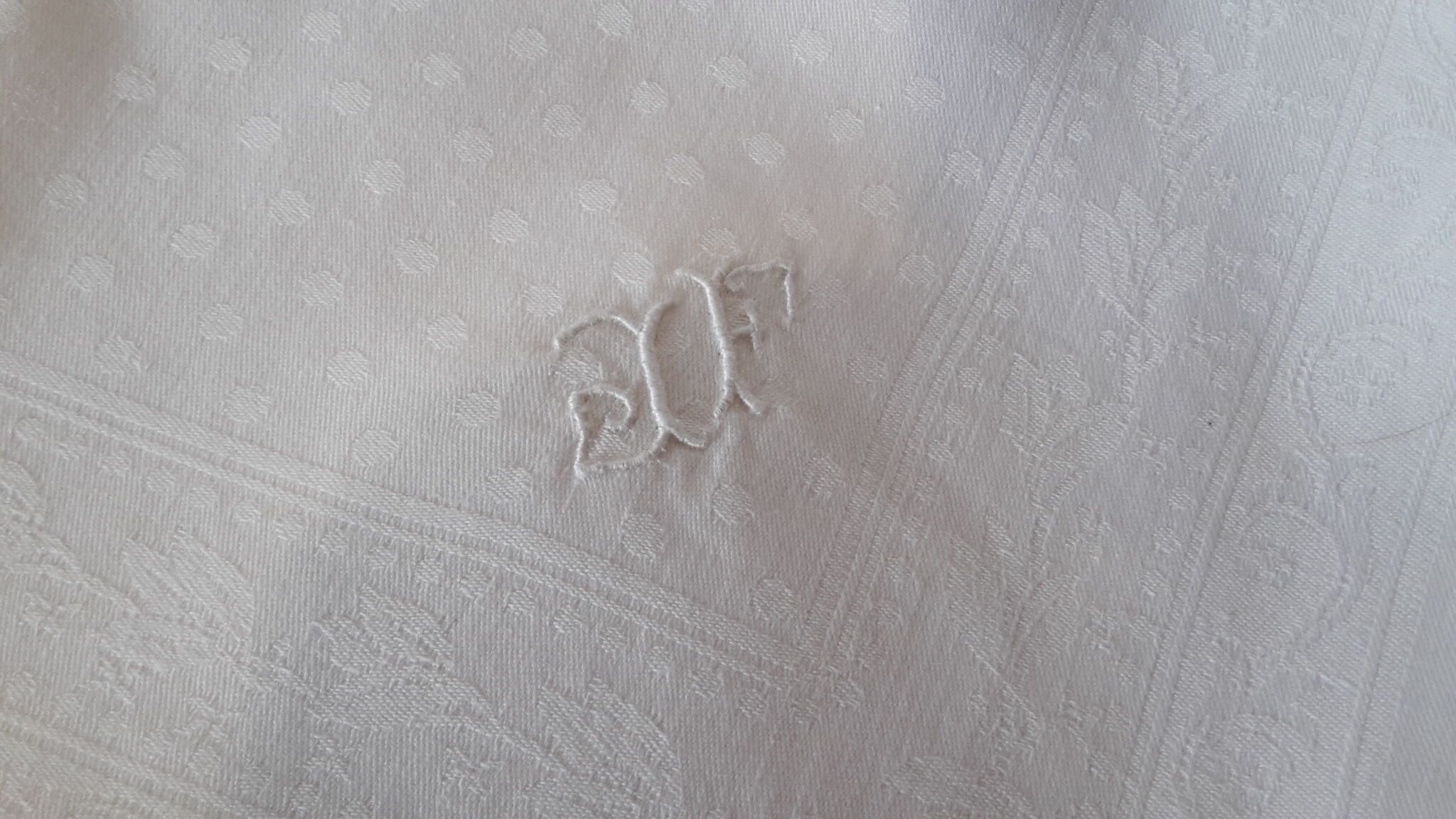 Tablecloth damase and towels